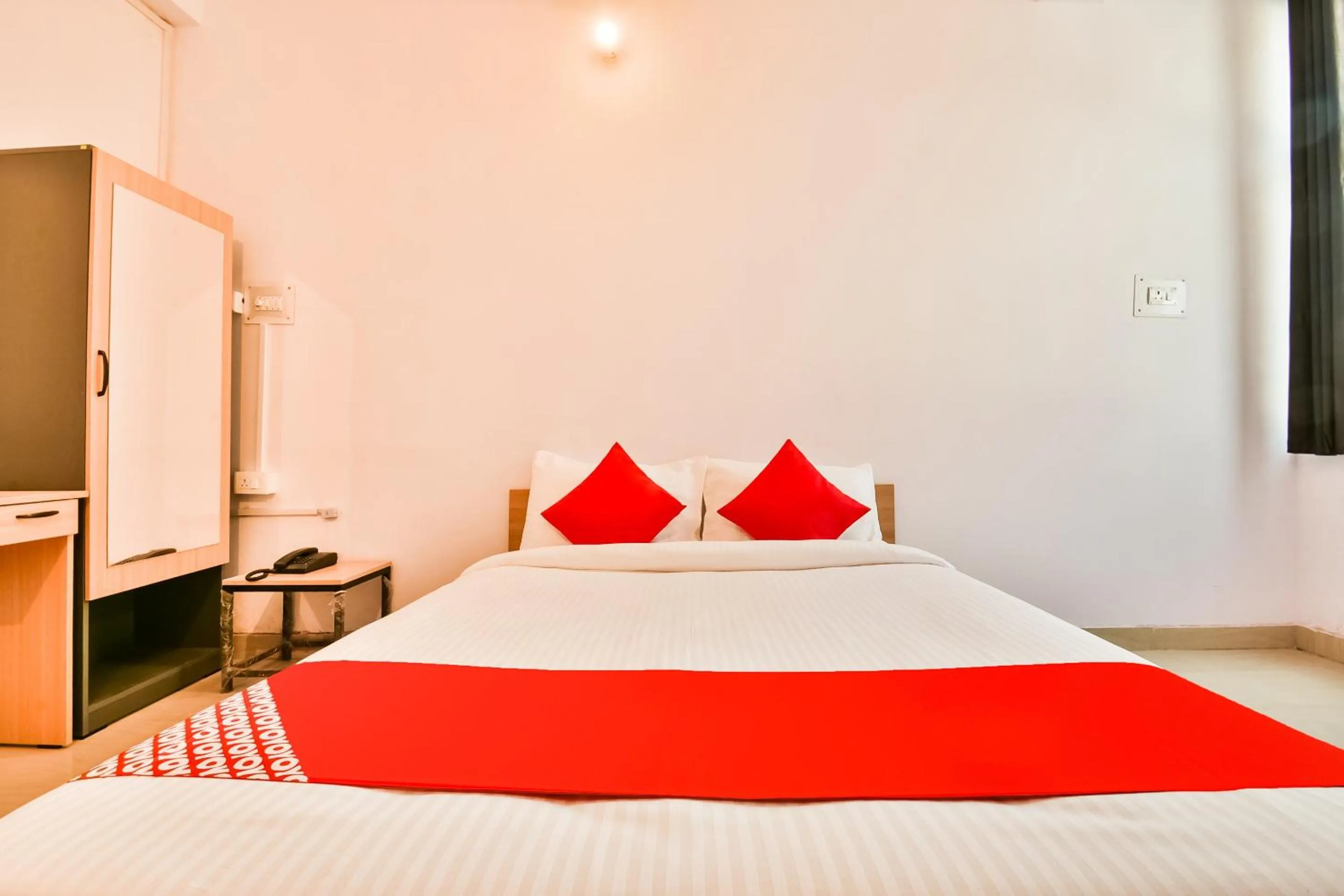 Bedroom, Bed in Hotel O AG Colony Park Patna Formerly Capital Pearl