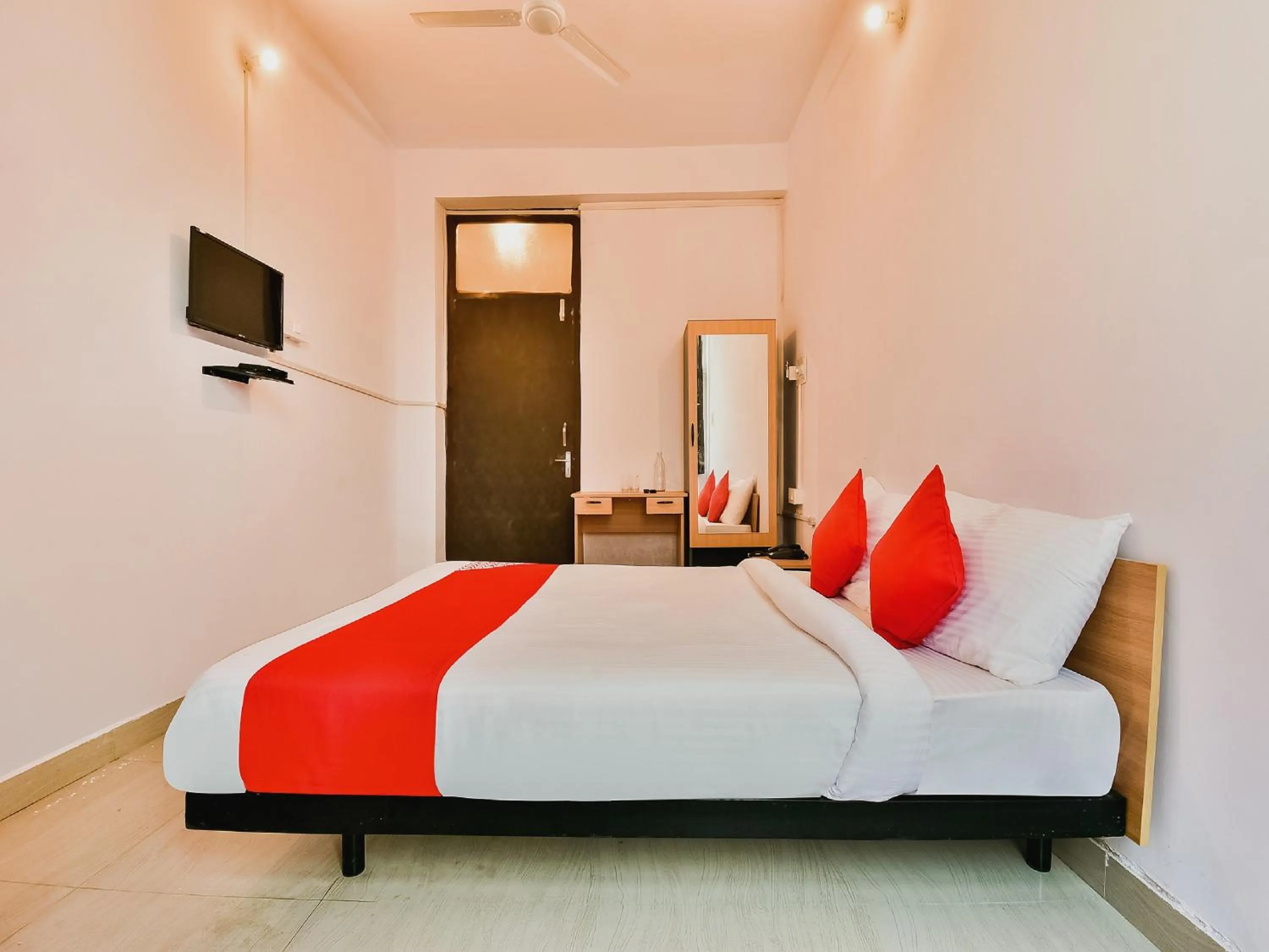 Bedroom, Bed in Hotel O AG Colony Park Patna Formerly Capital Pearl