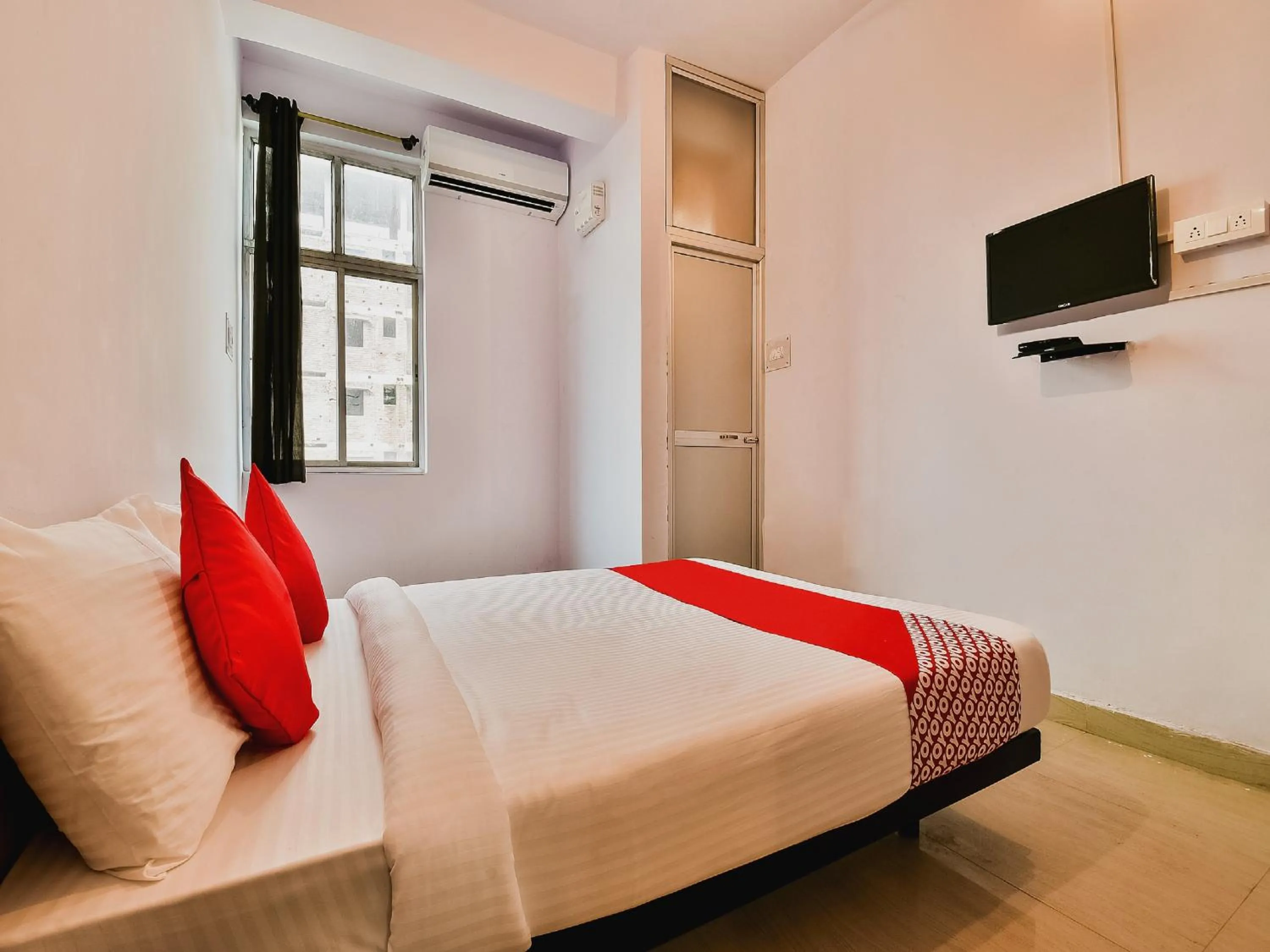 Bedroom, Bed in Hotel O AG Colony Park Patna Formerly Capital Pearl