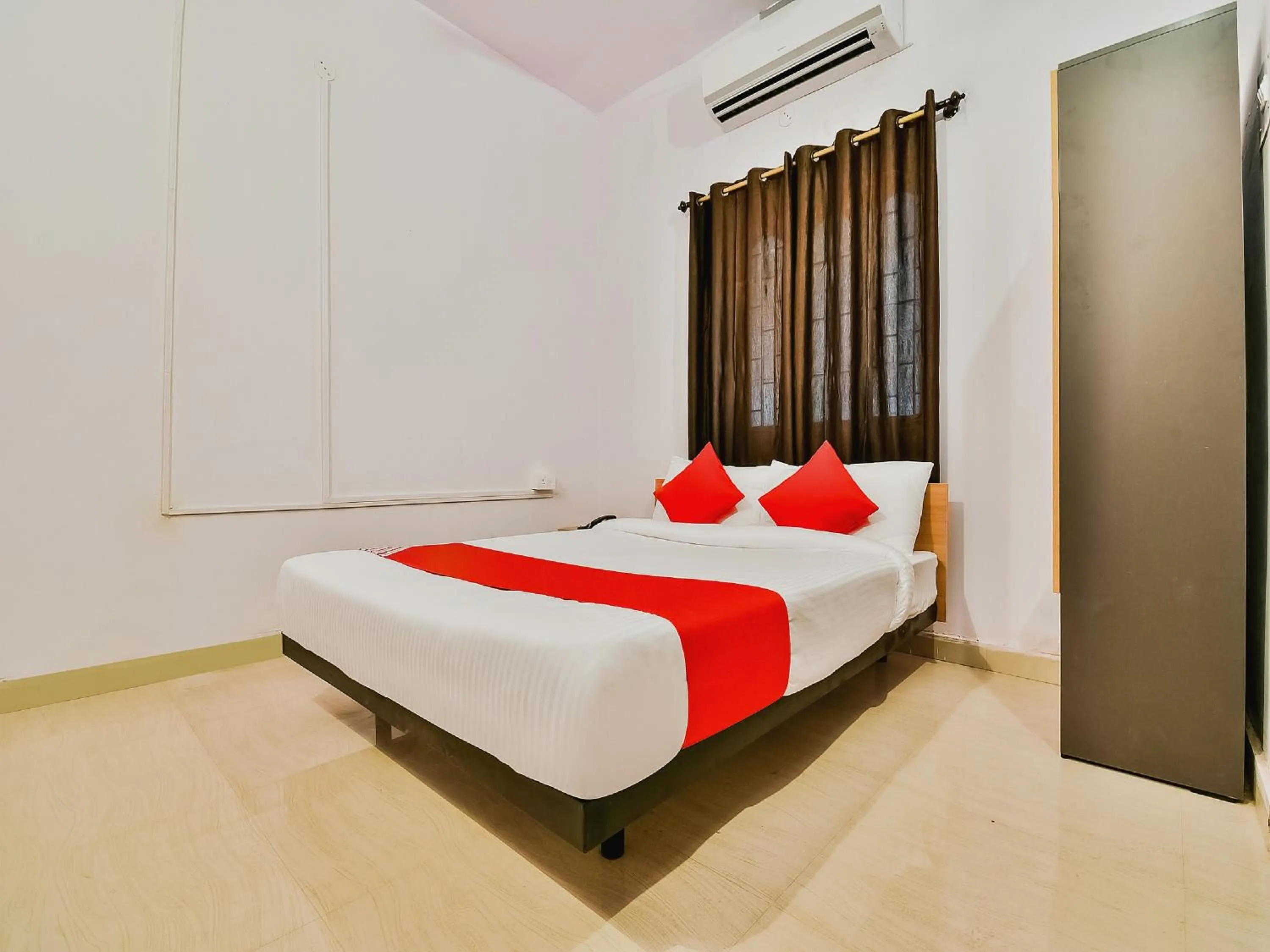 Bedroom, Bed in Hotel O AG Colony Park Patna Formerly Capital Pearl