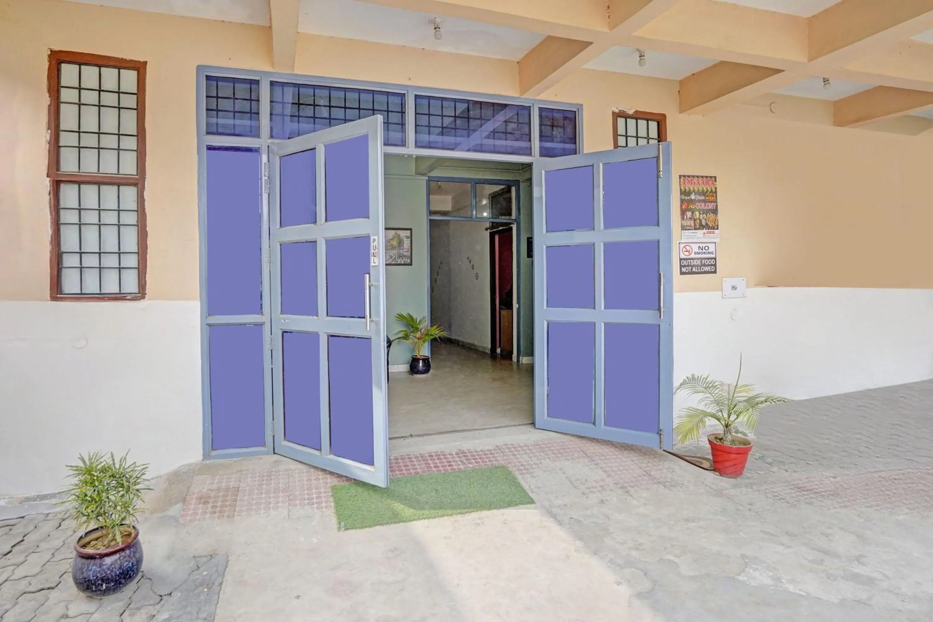 Facade/entrance in Super Hotel O AG Colony Park Patna Formerly Capital Pearl