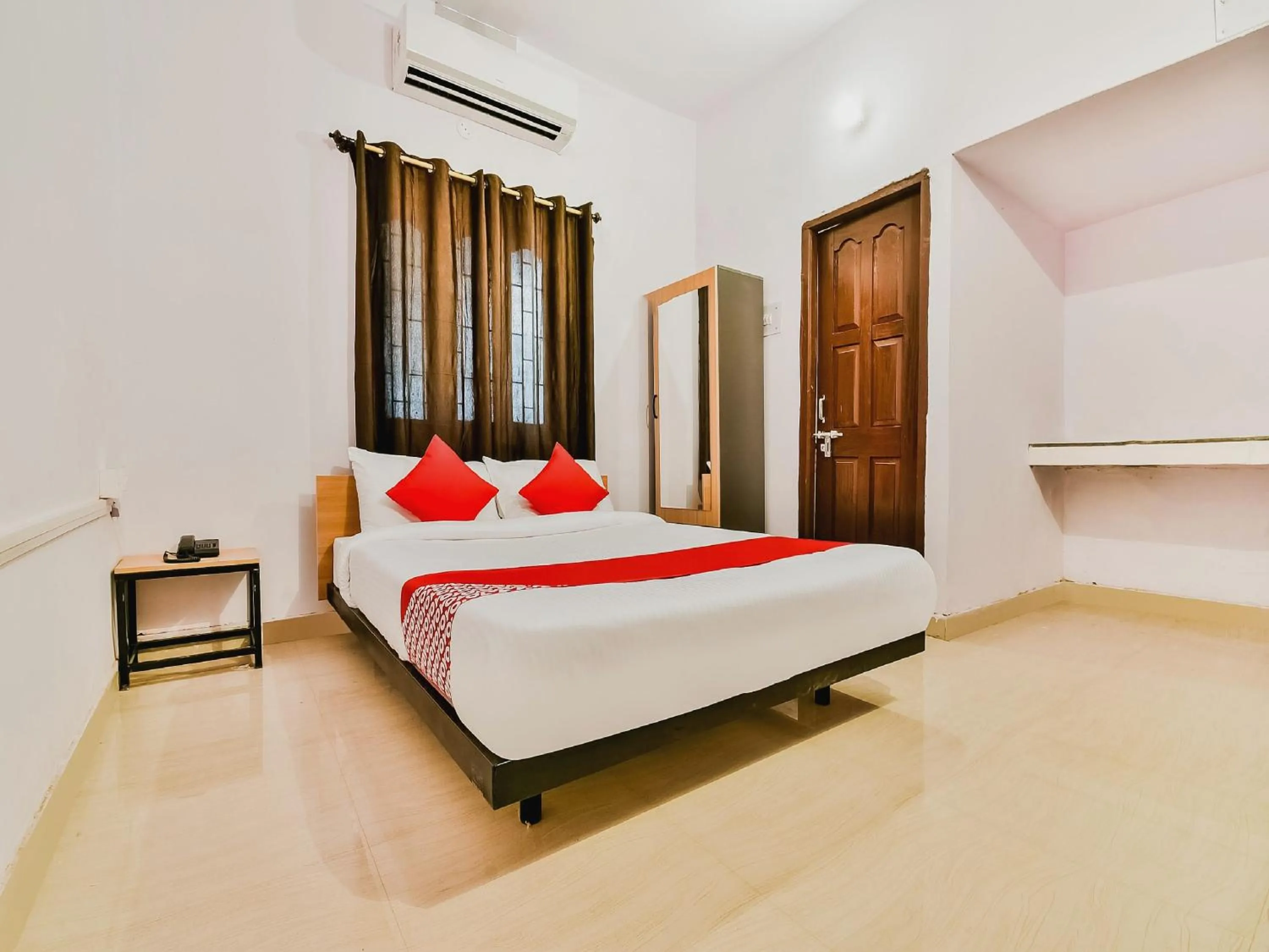 Bedroom, Bed in Hotel O AG Colony Park Patna Formerly Capital Pearl