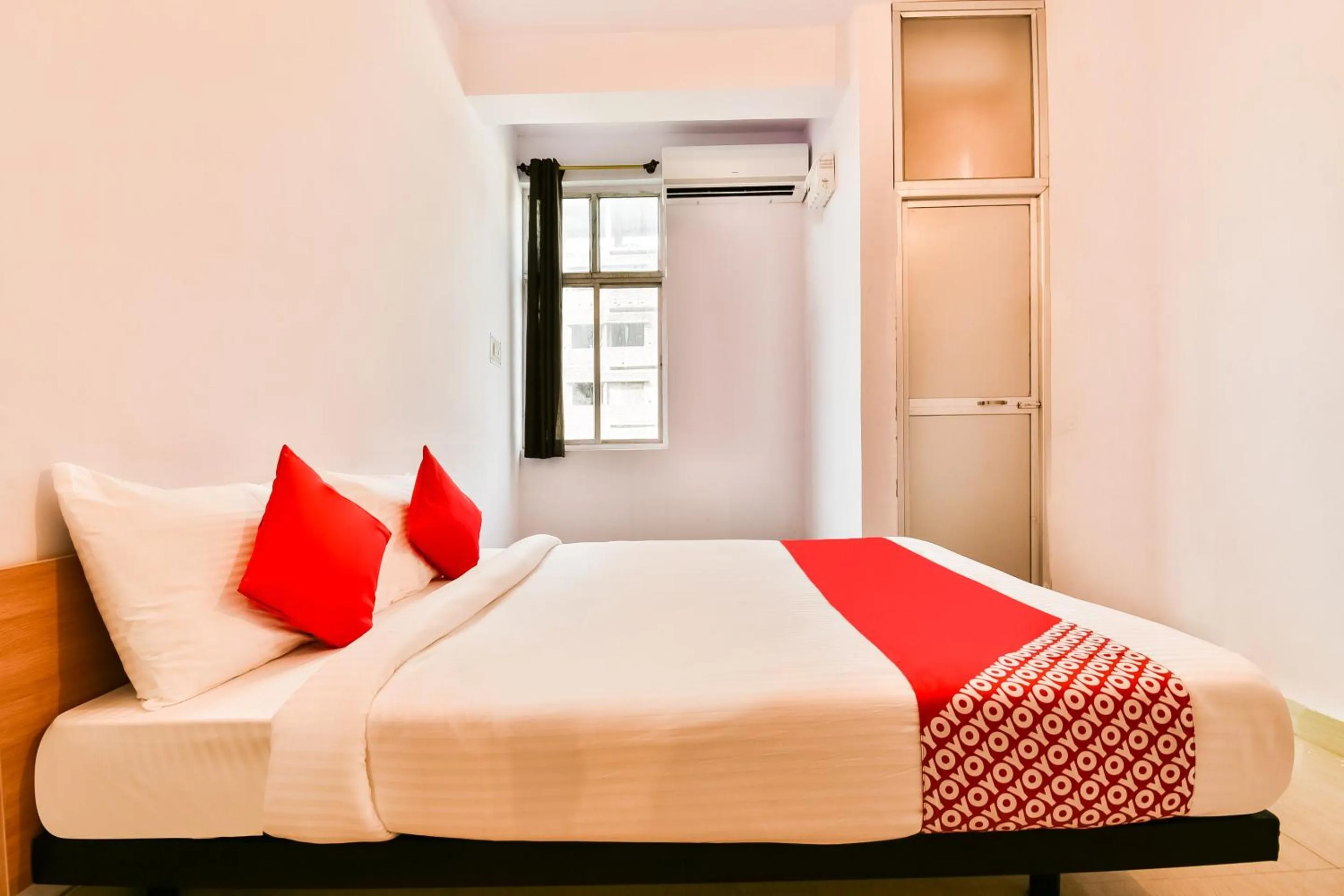 Bedroom, Bed in Hotel O AG Colony Park Patna Formerly Capital Pearl