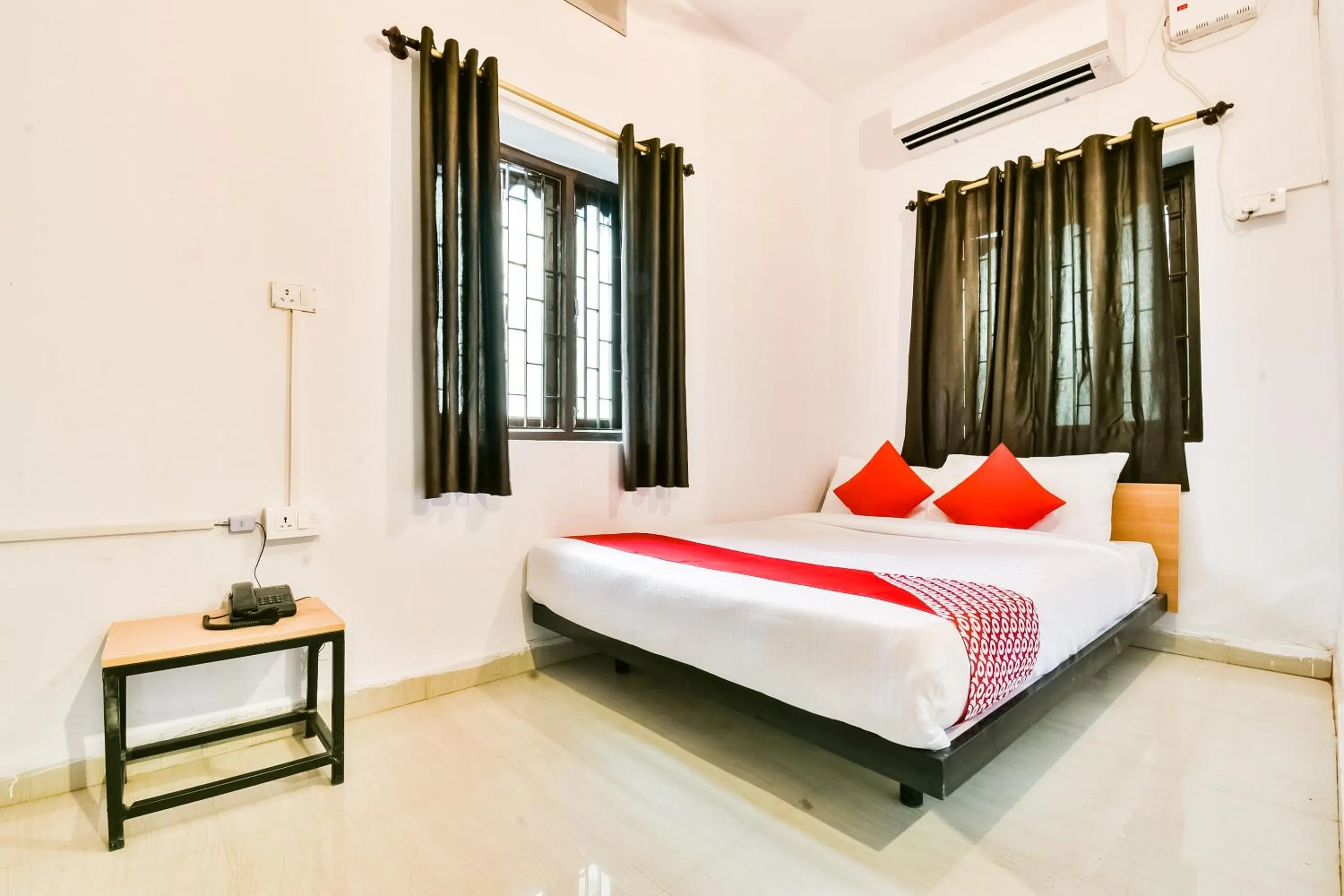 Bedroom, Bed in Hotel O AG Colony Park Patna Formerly Capital Pearl