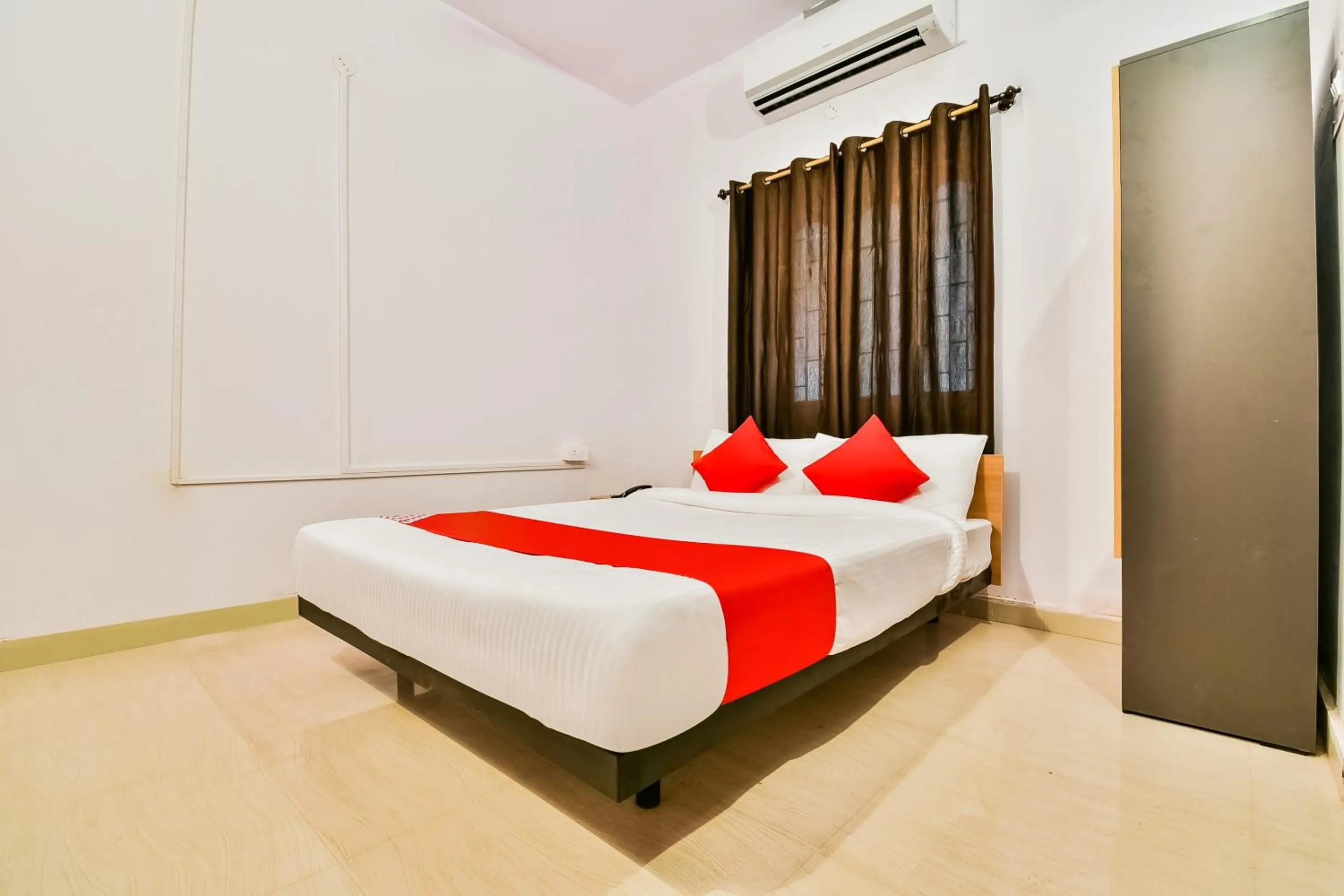 Bedroom, Bed in Hotel O AG Colony Park Patna Formerly Capital Pearl
