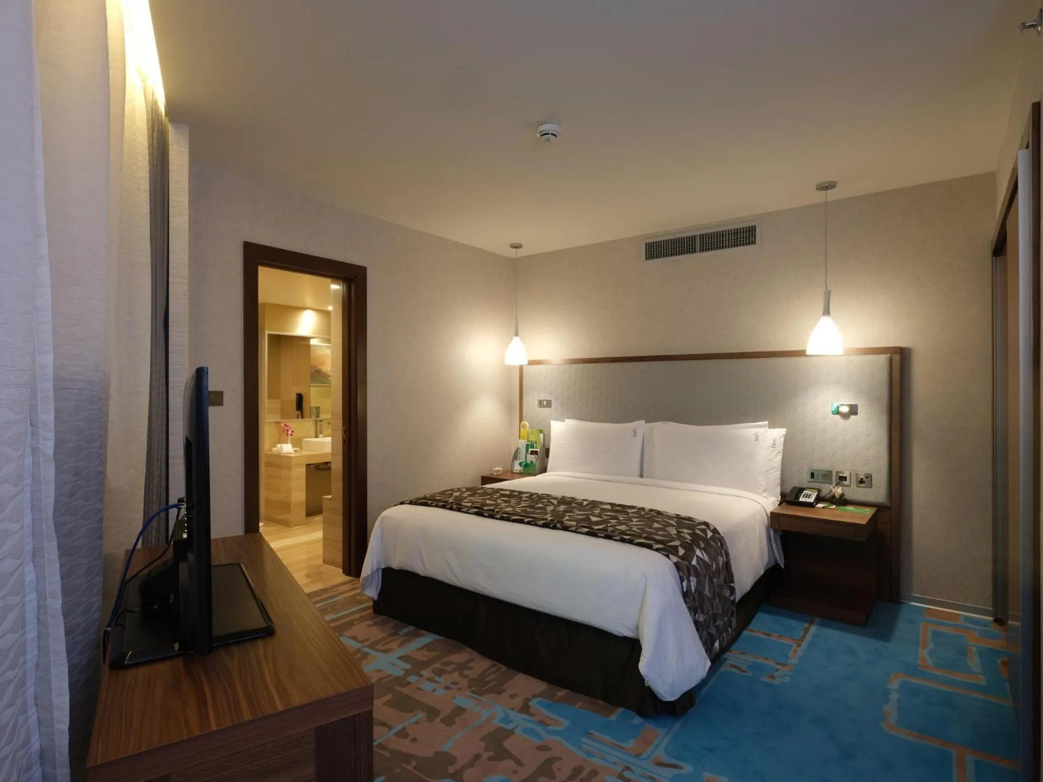 Photo of the whole room, Bed in Holiday Inn Kuwait Al Thuraya City by IHG
