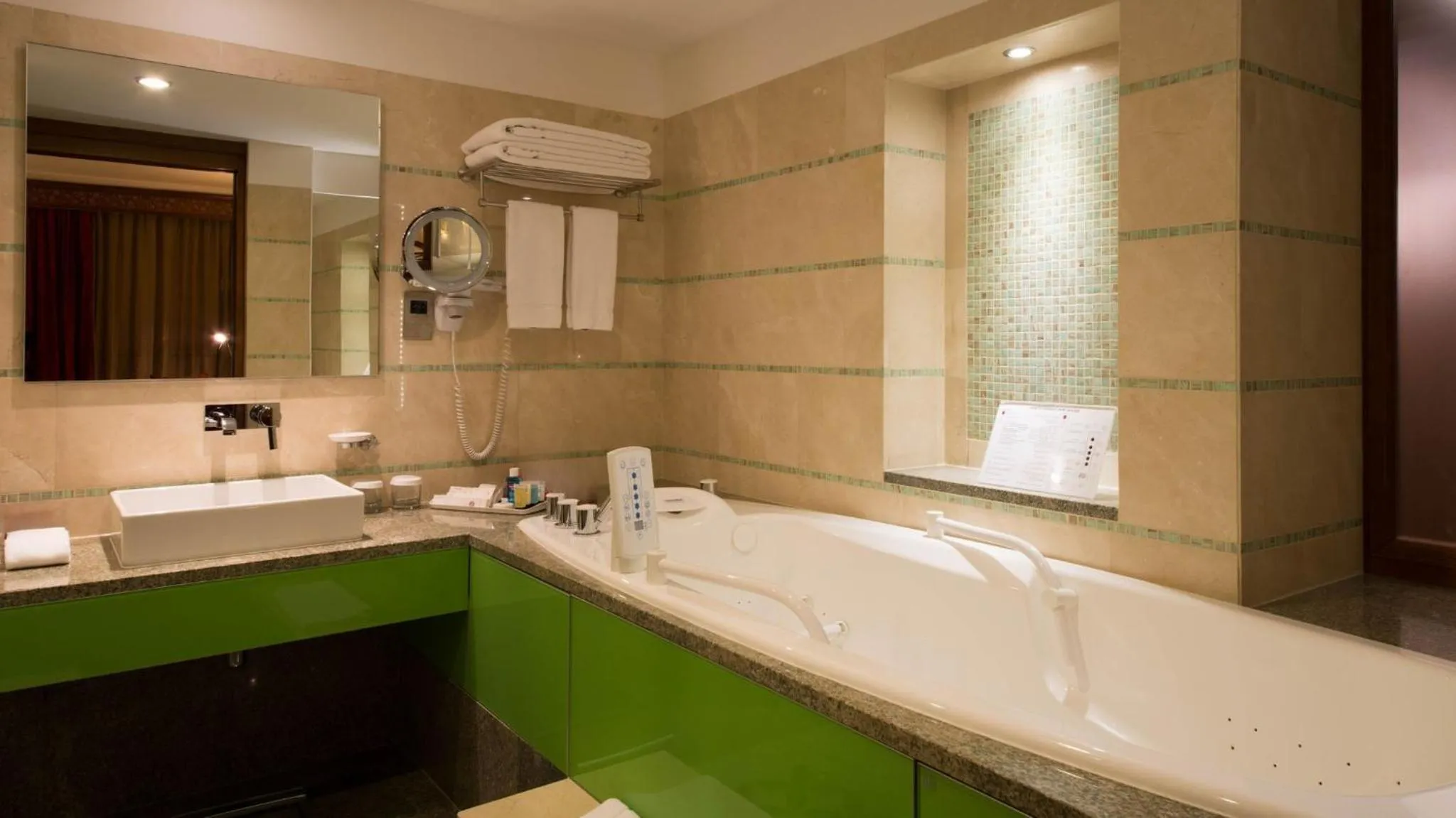 Photo of the whole room in Holiday Inn Kuwait Al Thuraya City by IHG