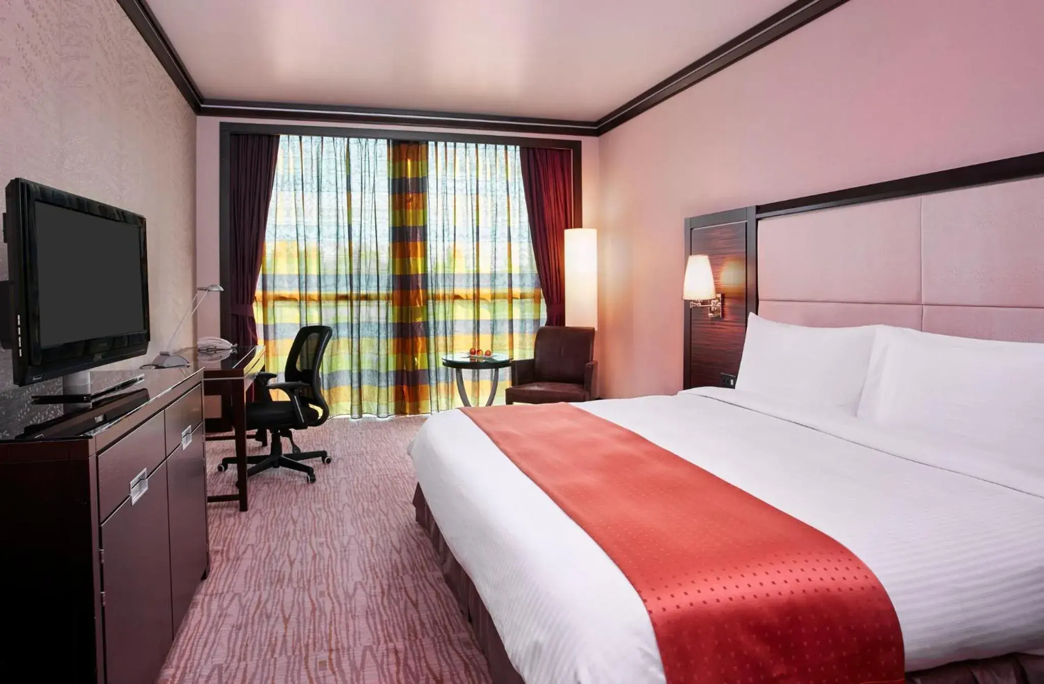 Standard King Room with Pool View in Holiday Inn Kuwait Al Thuraya City by IHG Standard King Room with Pool View in Holiday Inn Kuwait Al Thuraya City by IHG