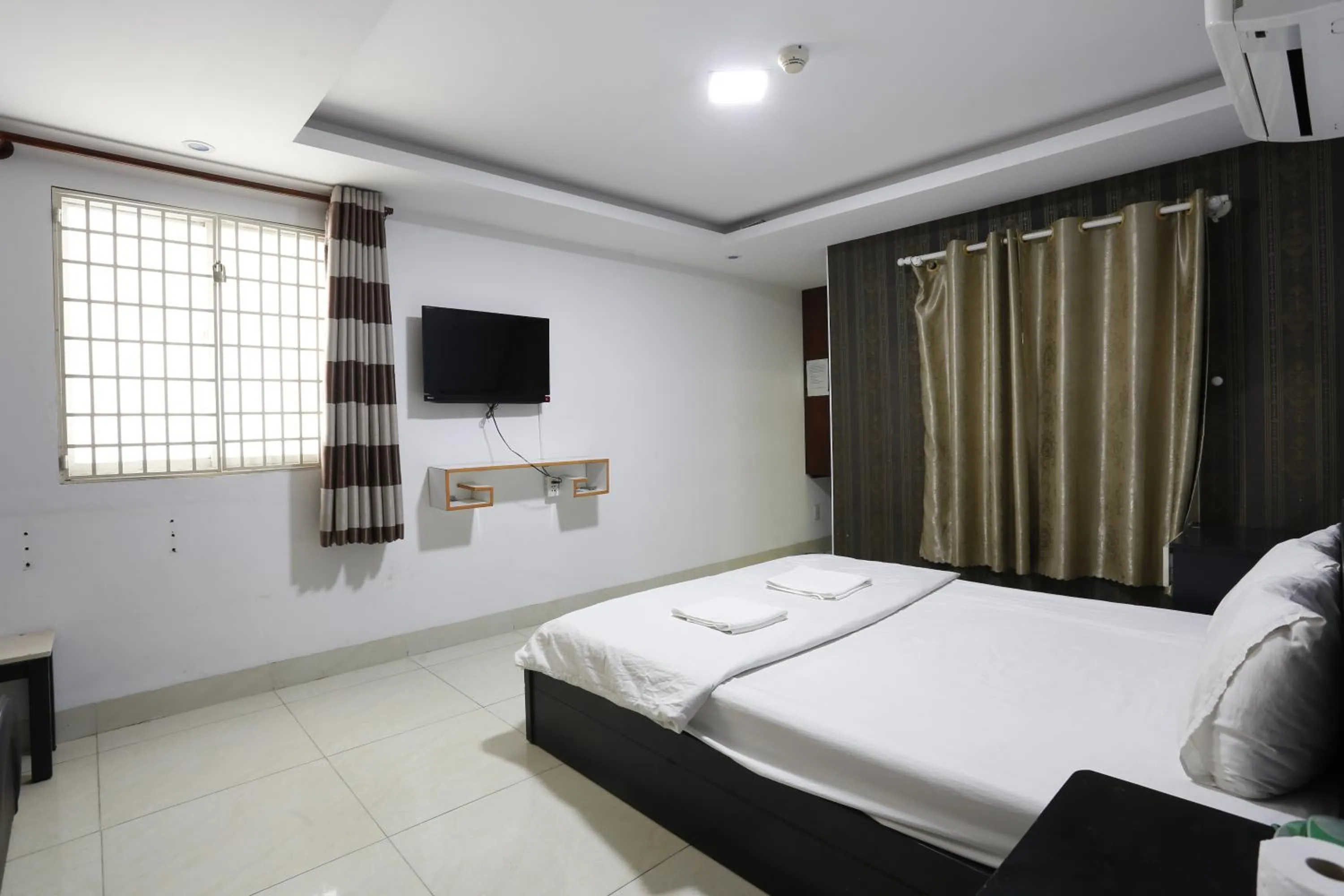 Bedroom, Bed in Avatar Hotel