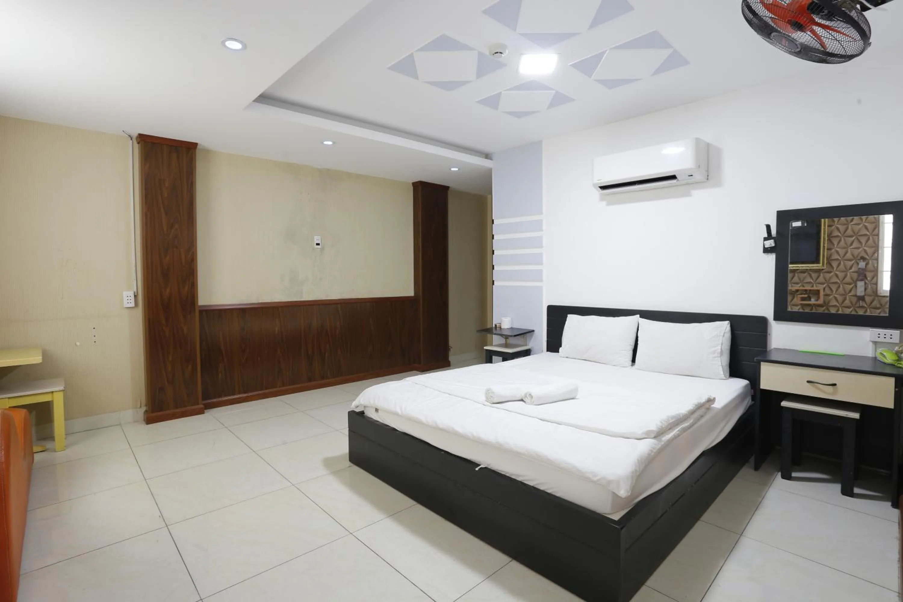 Bedroom, Bed in Avatar Hotel