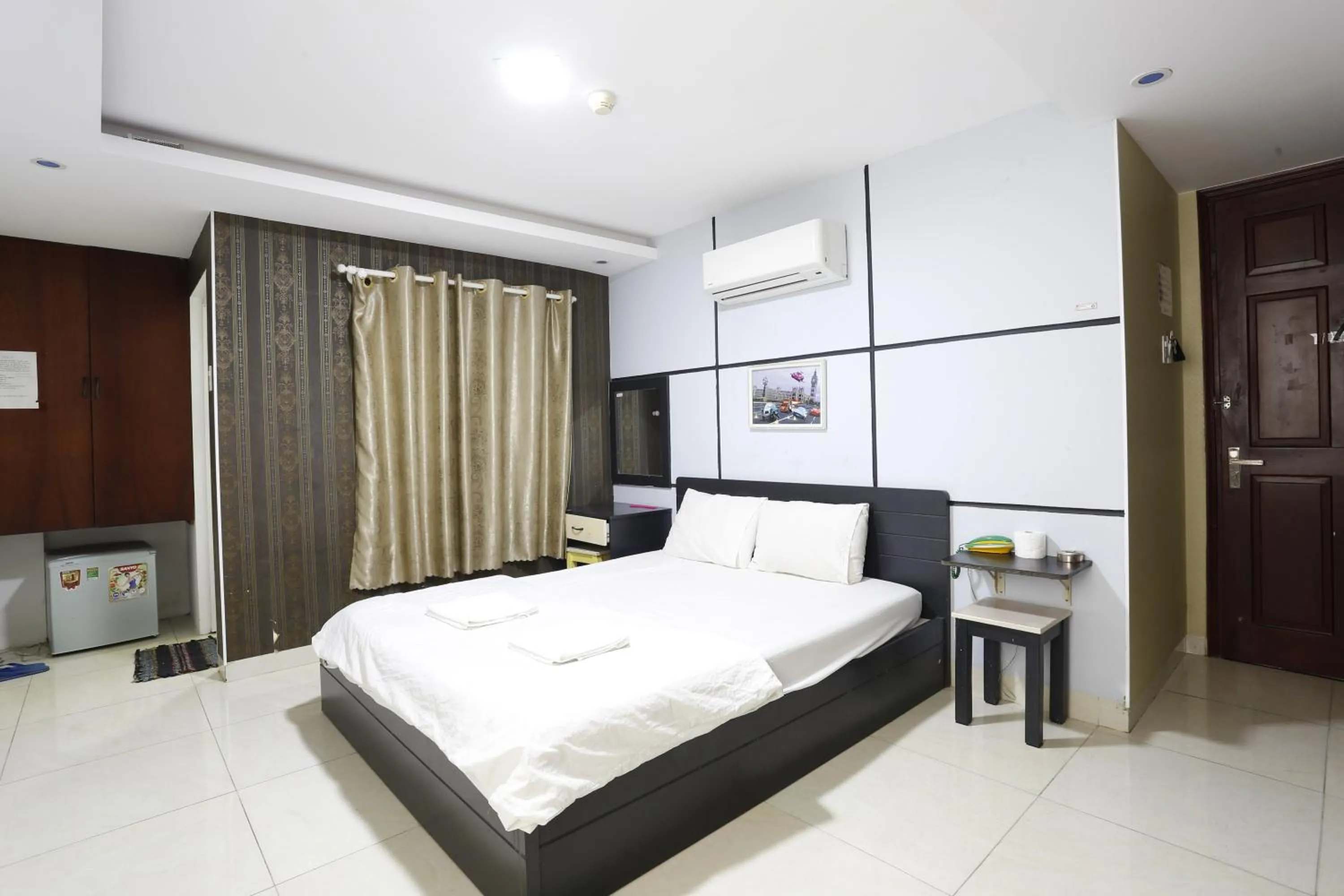 Bedroom, Bed in Avatar Hotel