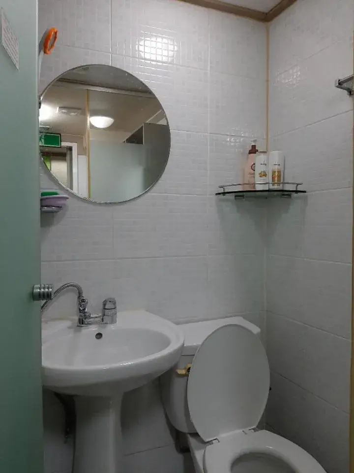 Single Room with Private Bathroom - single occupancy in Bestel Residence Single Room with Private Bathroom - single occupancy in Bestel Residence