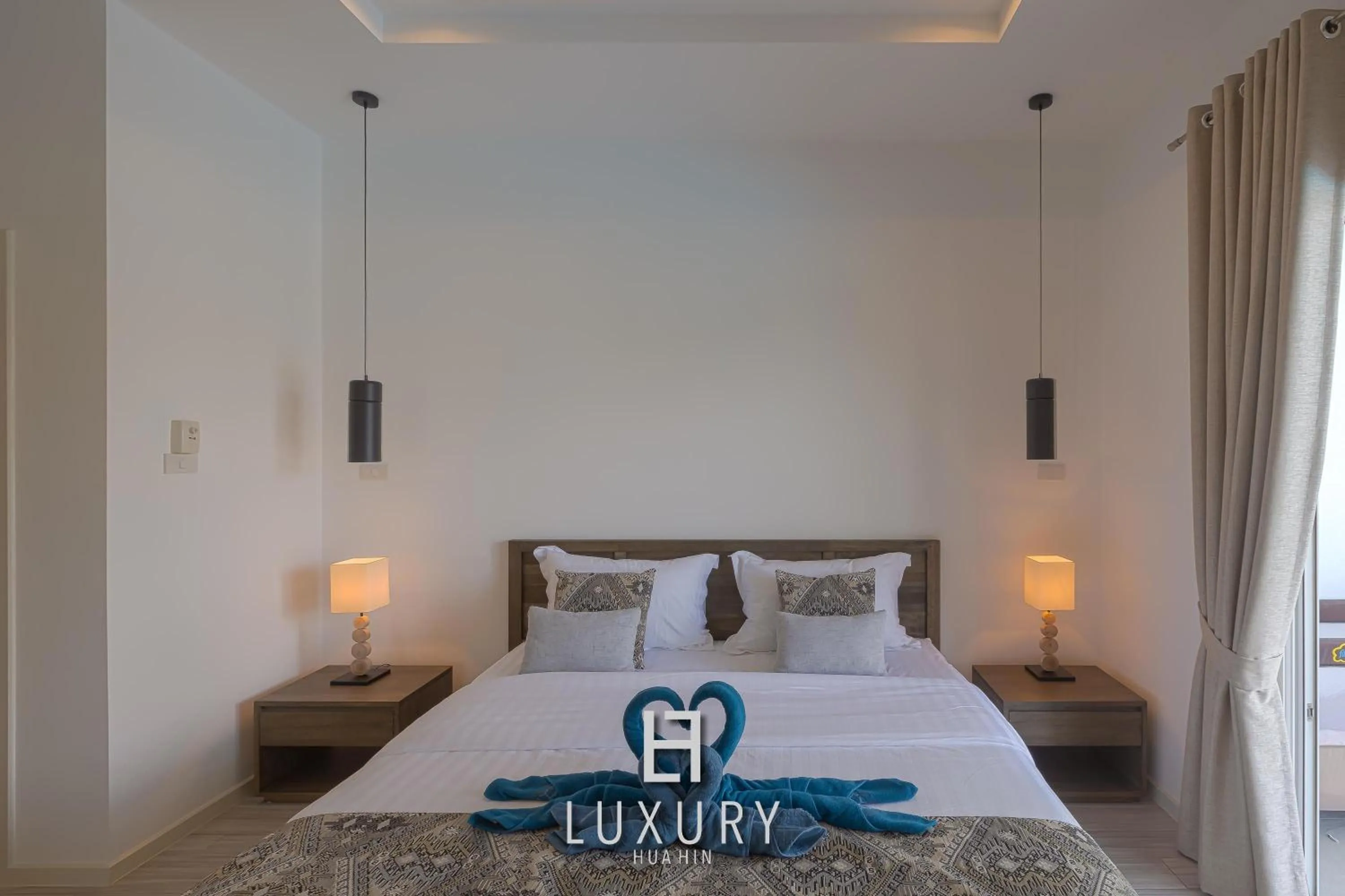 Bed in Modern 3 Bedroom Private Pool Villa - MP67