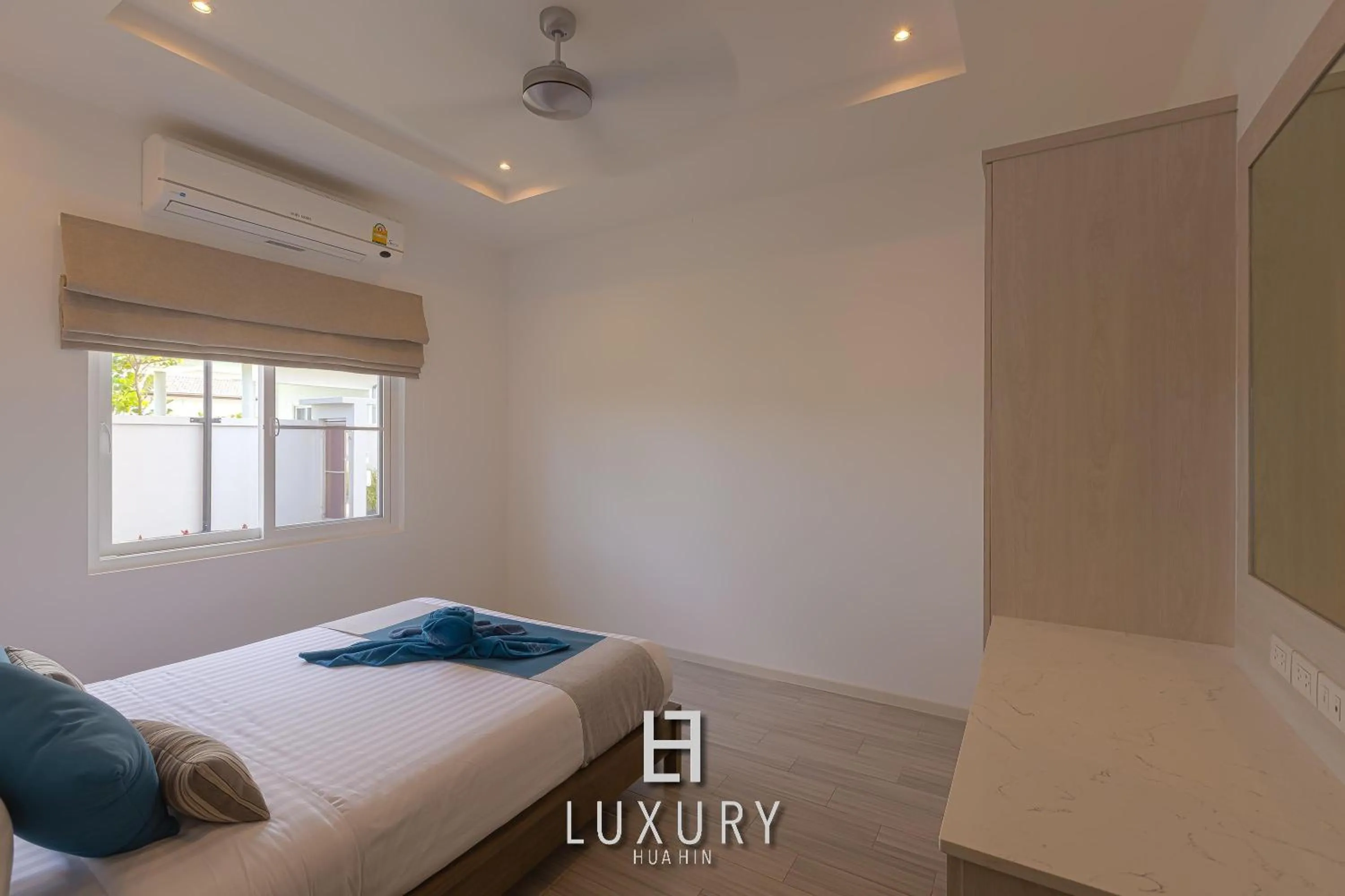 Bed in Modern 3 Bedroom Private Pool Villa - MP67