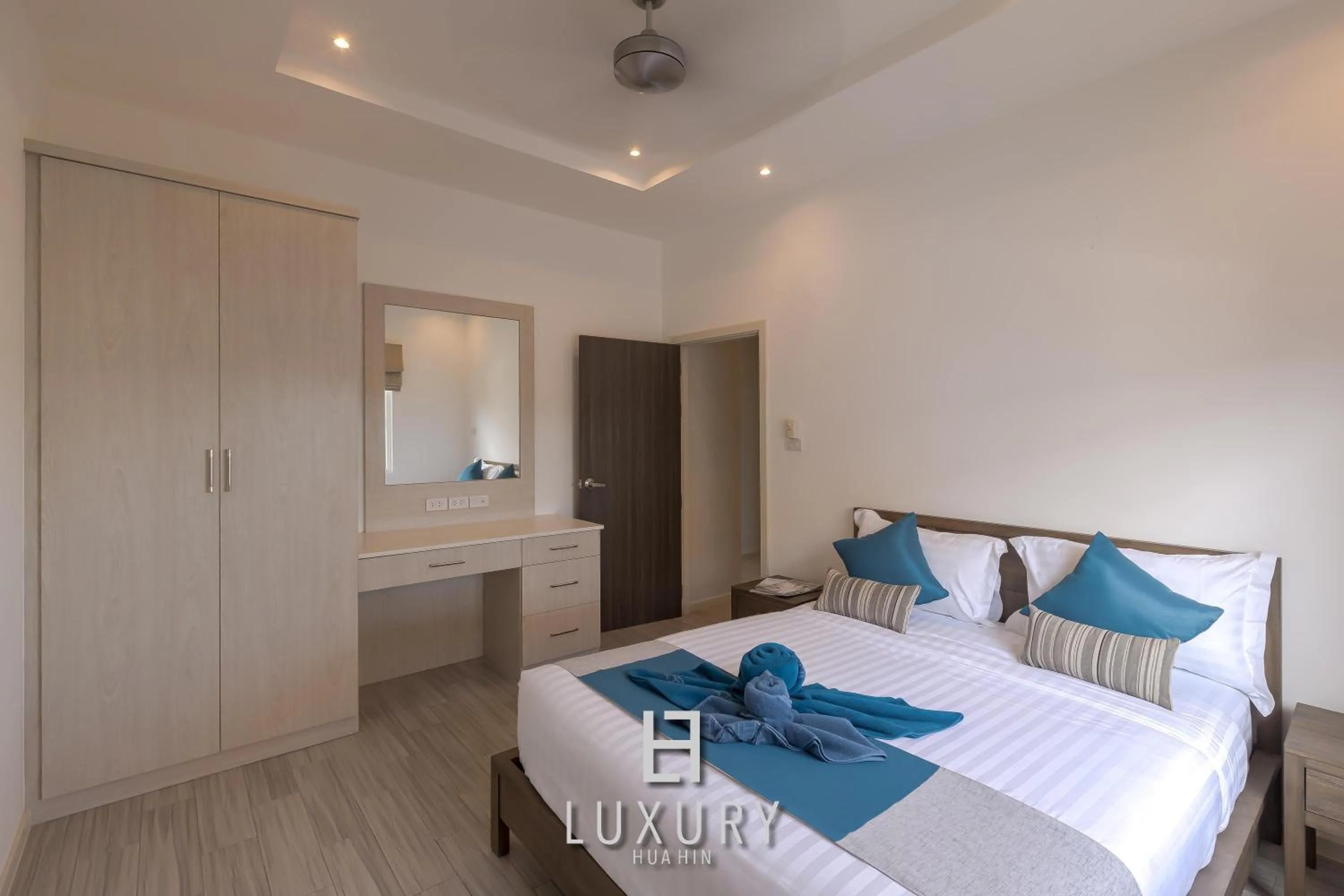 Bed in Modern 3 Bedroom Private Pool Villa - MP67