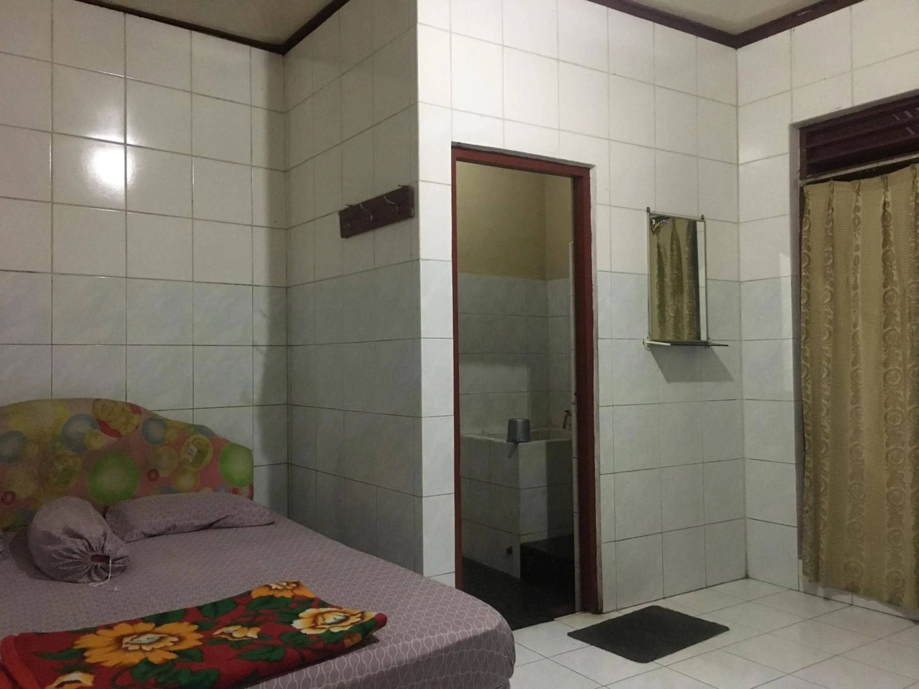 Bathroom, Bed in Hotel SiCantik