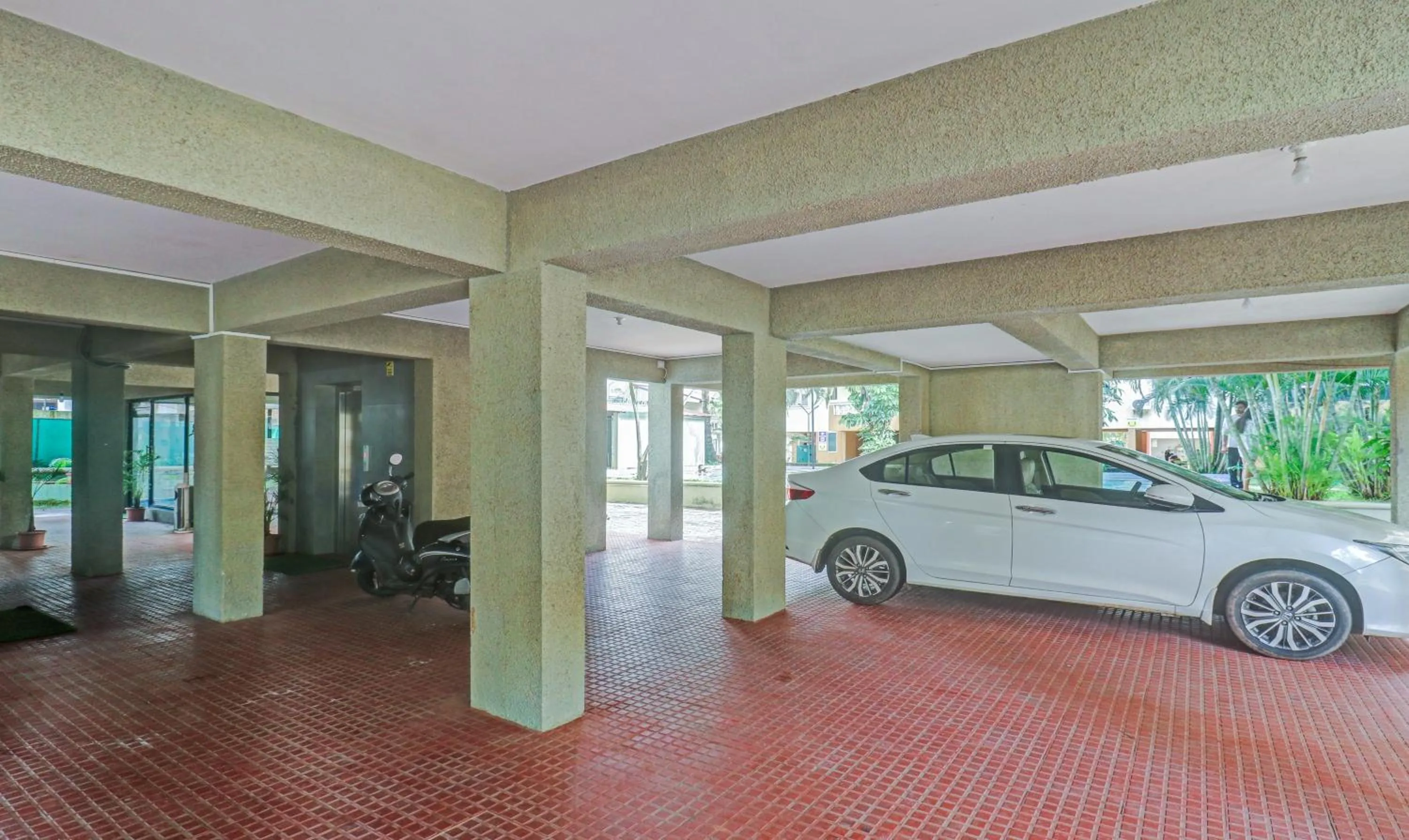 Parking in Treebo Aquamarine Arpora With Pool