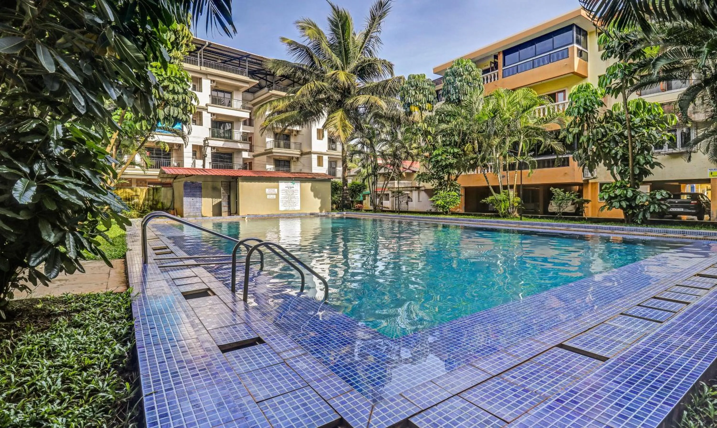 Swimming pool in Treebo Aquamarine Arpora With Pool