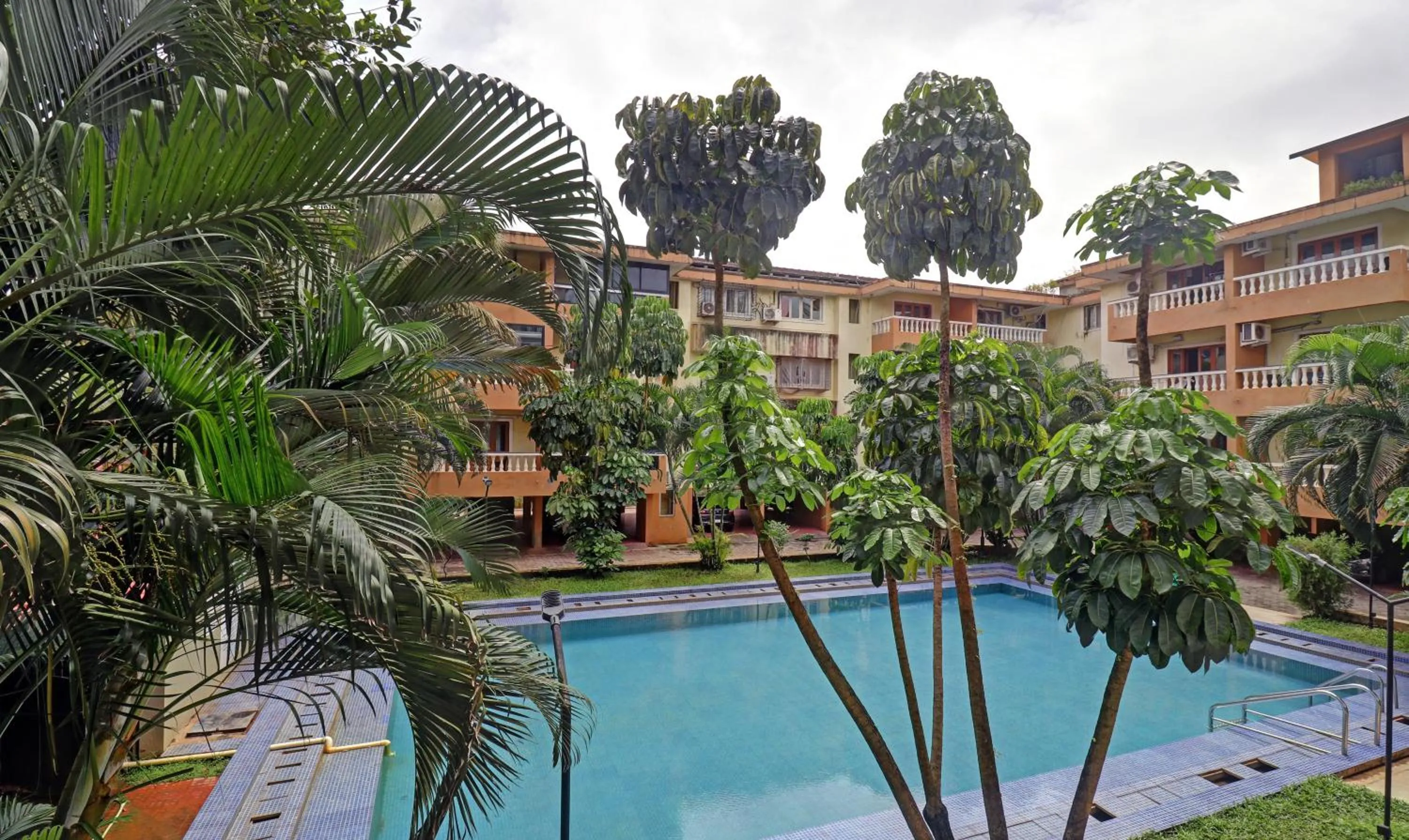 Swimming pool in Treebo Aquamarine Arpora With Pool