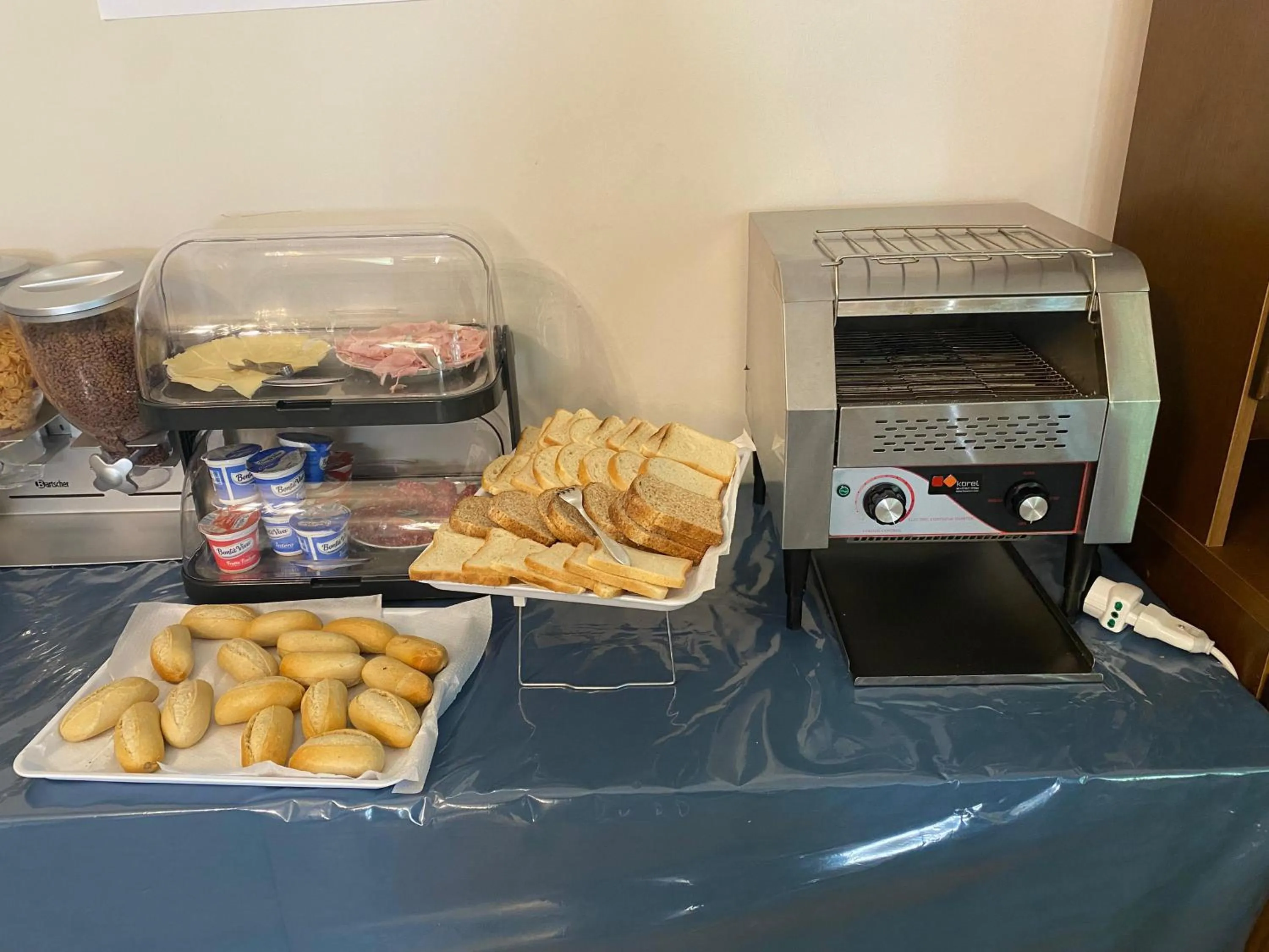 Buffet breakfast in Hotel Residence Ponente