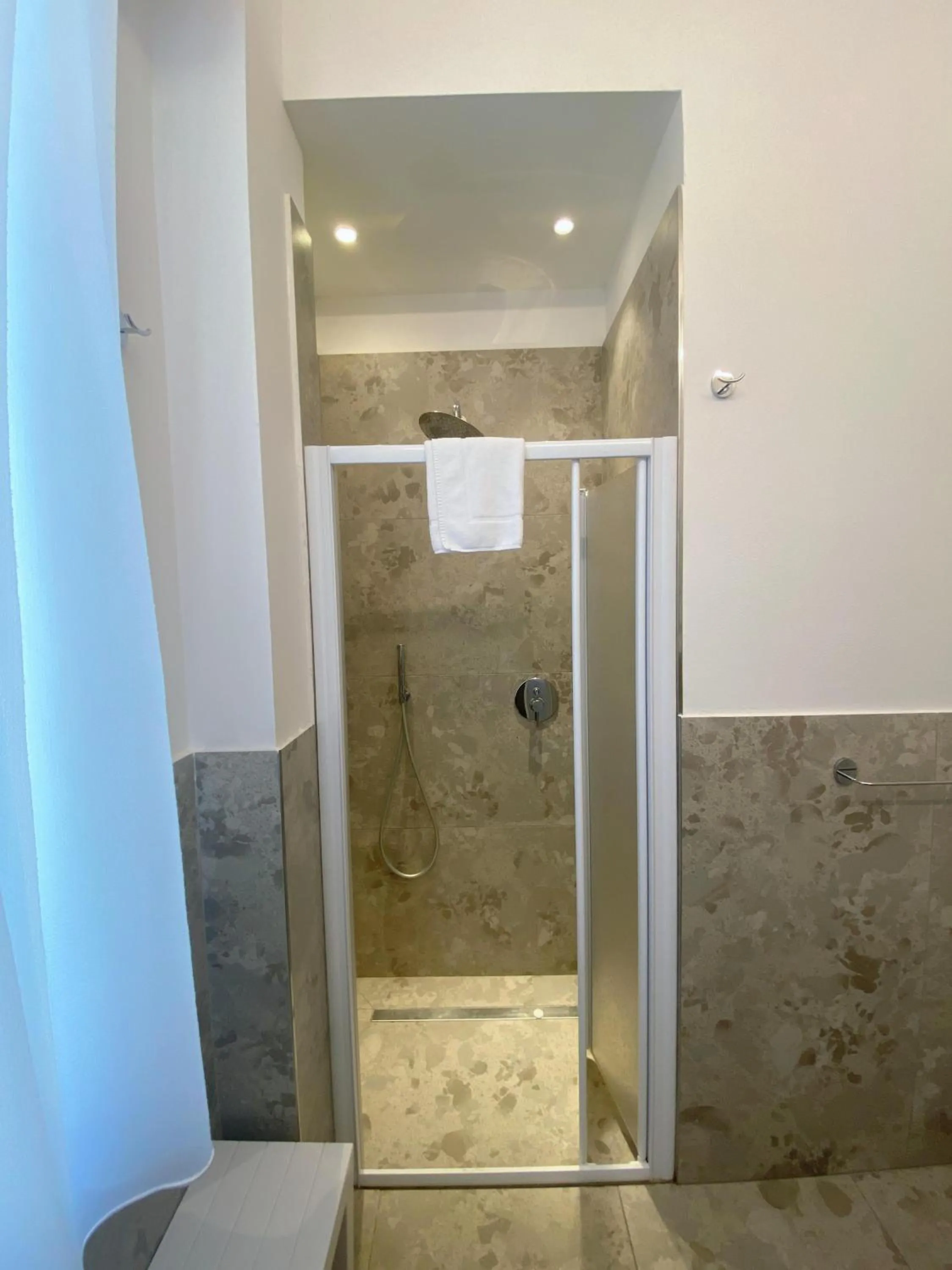 Shower in Hotel Residence Ponente