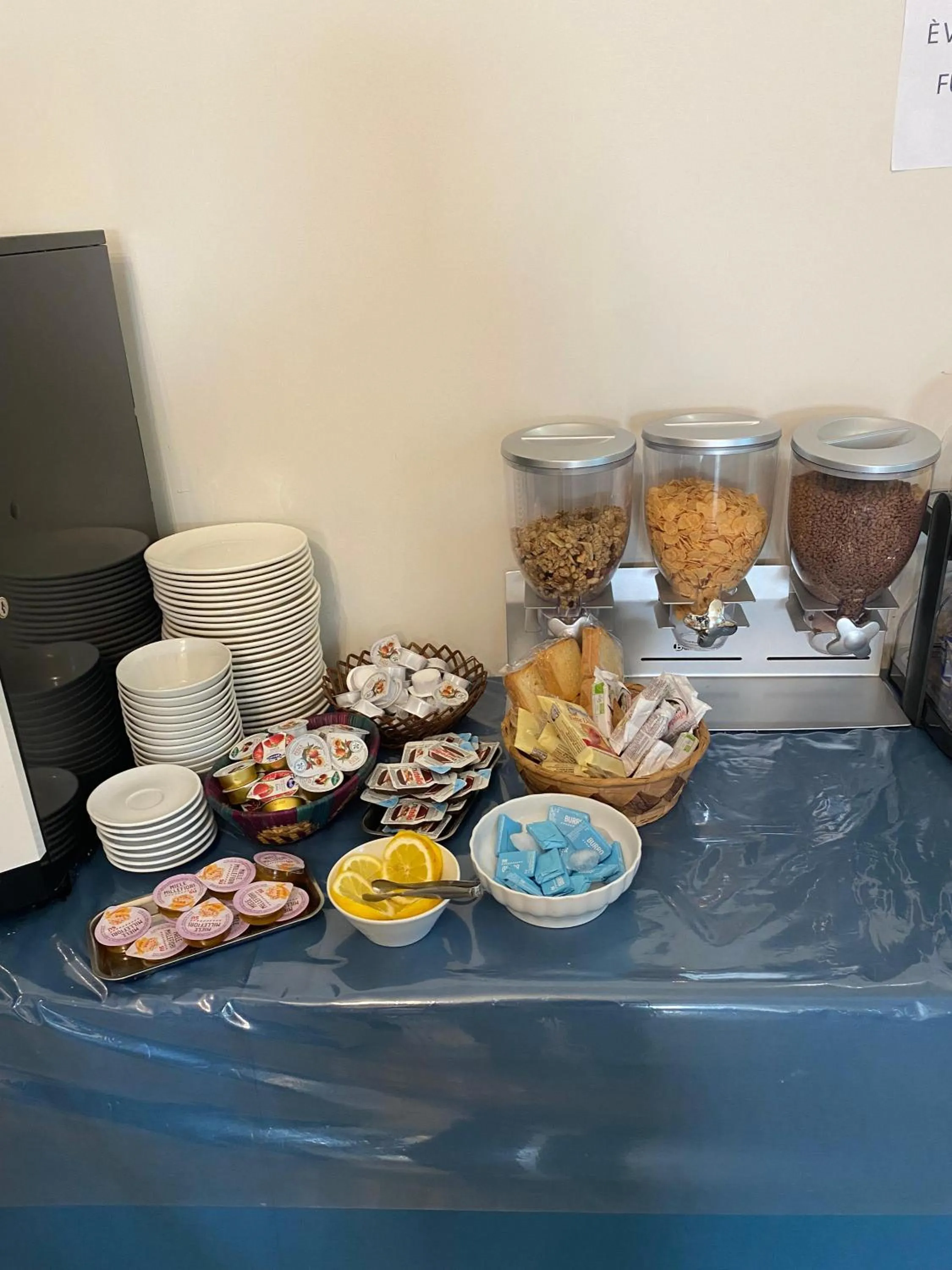 Buffet breakfast in Hotel Residence Ponente