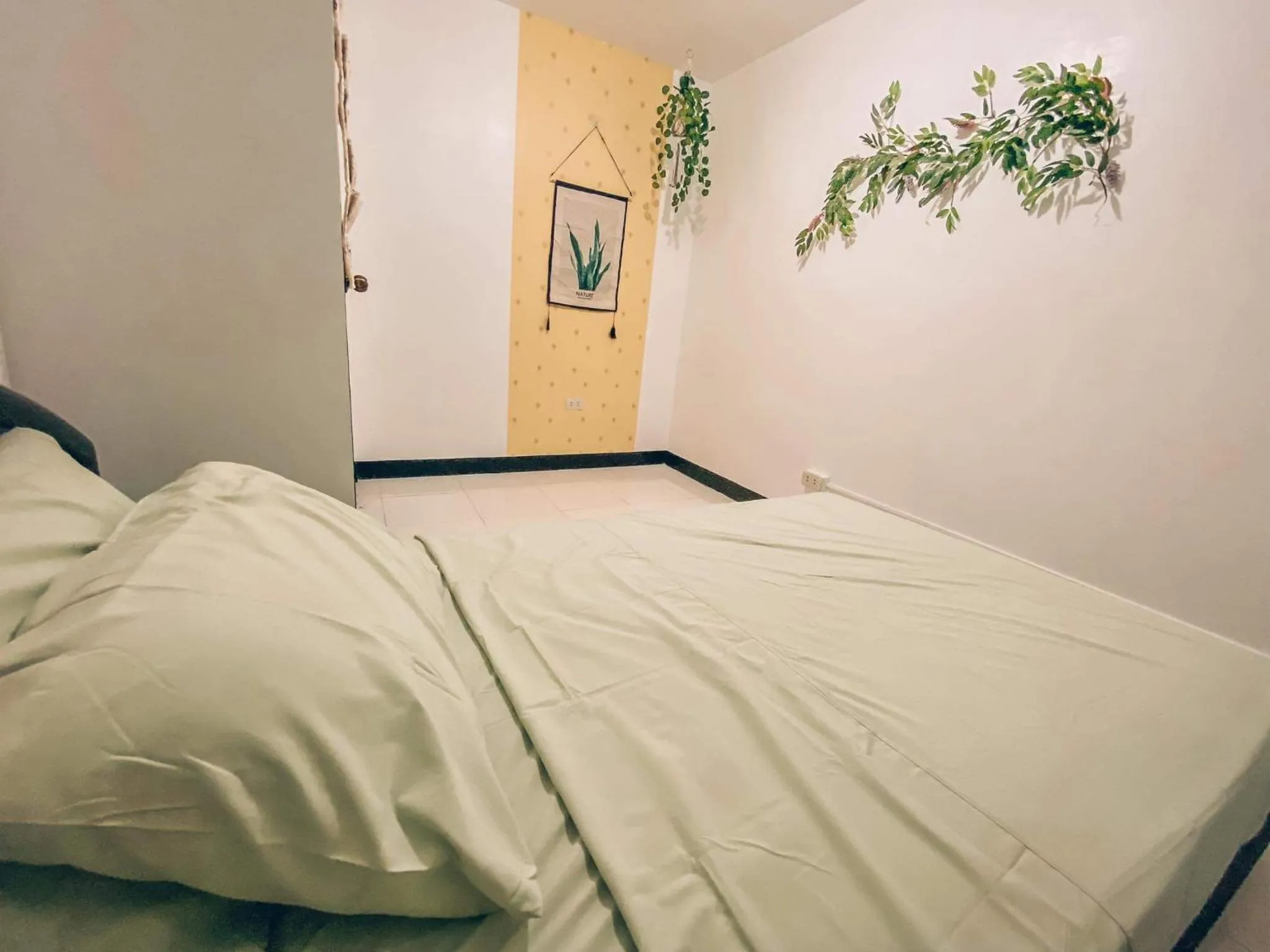 Bed in Cozy Themed 2BR TownHouse - near Clark Airport - TRP1