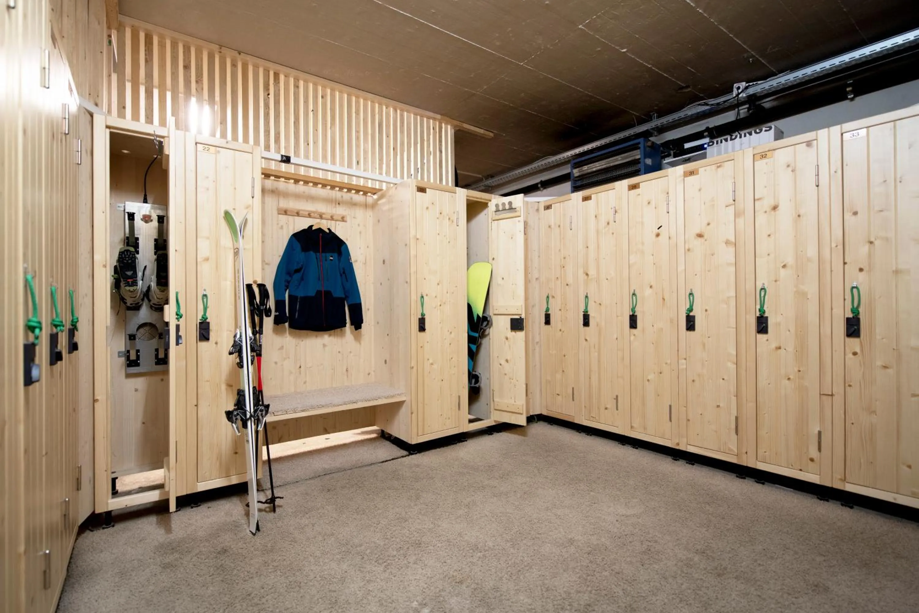 Skiing in Hotel Olympic - Montana Center