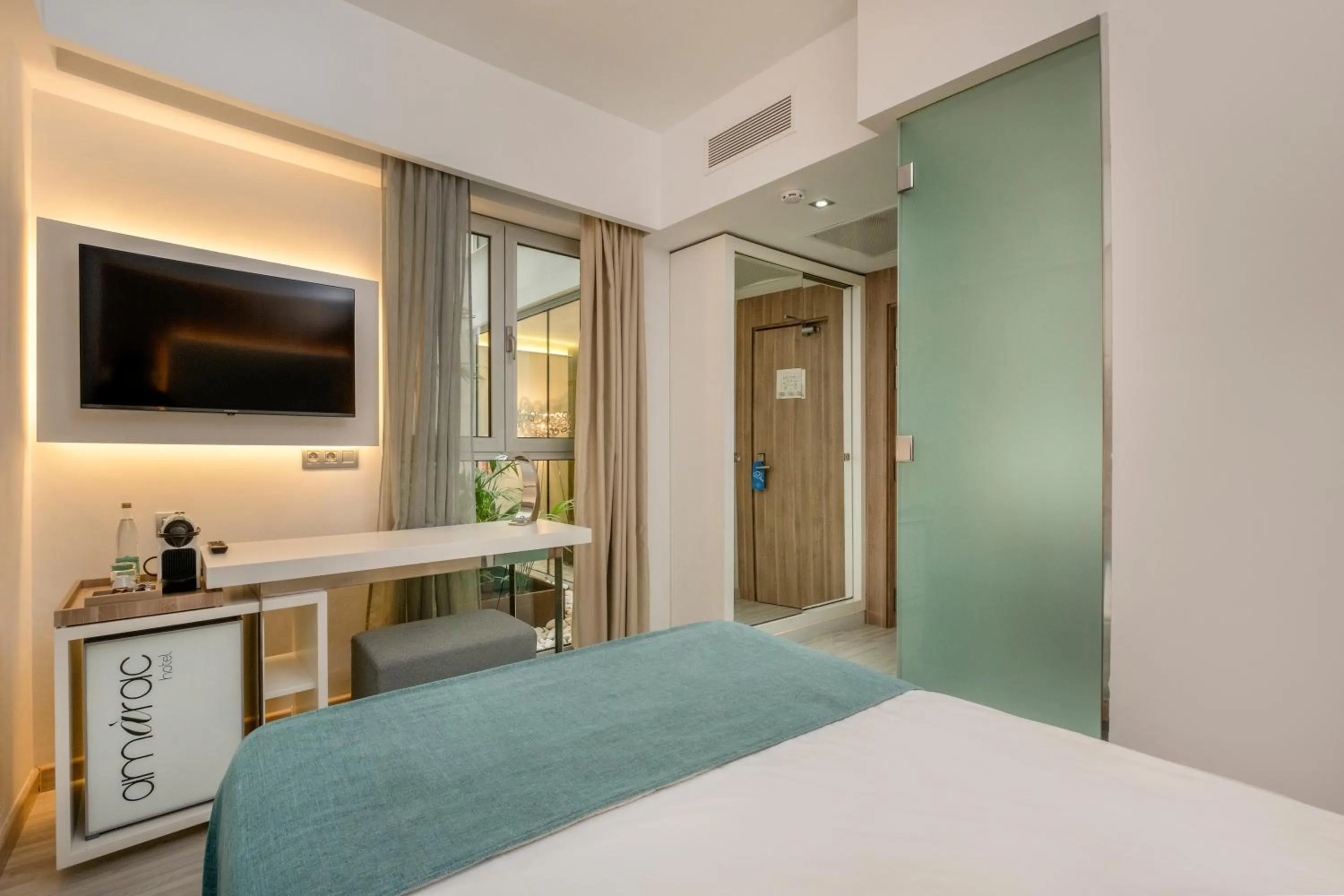 Bedroom, Bed in Kyrat Amarac - Adults Only