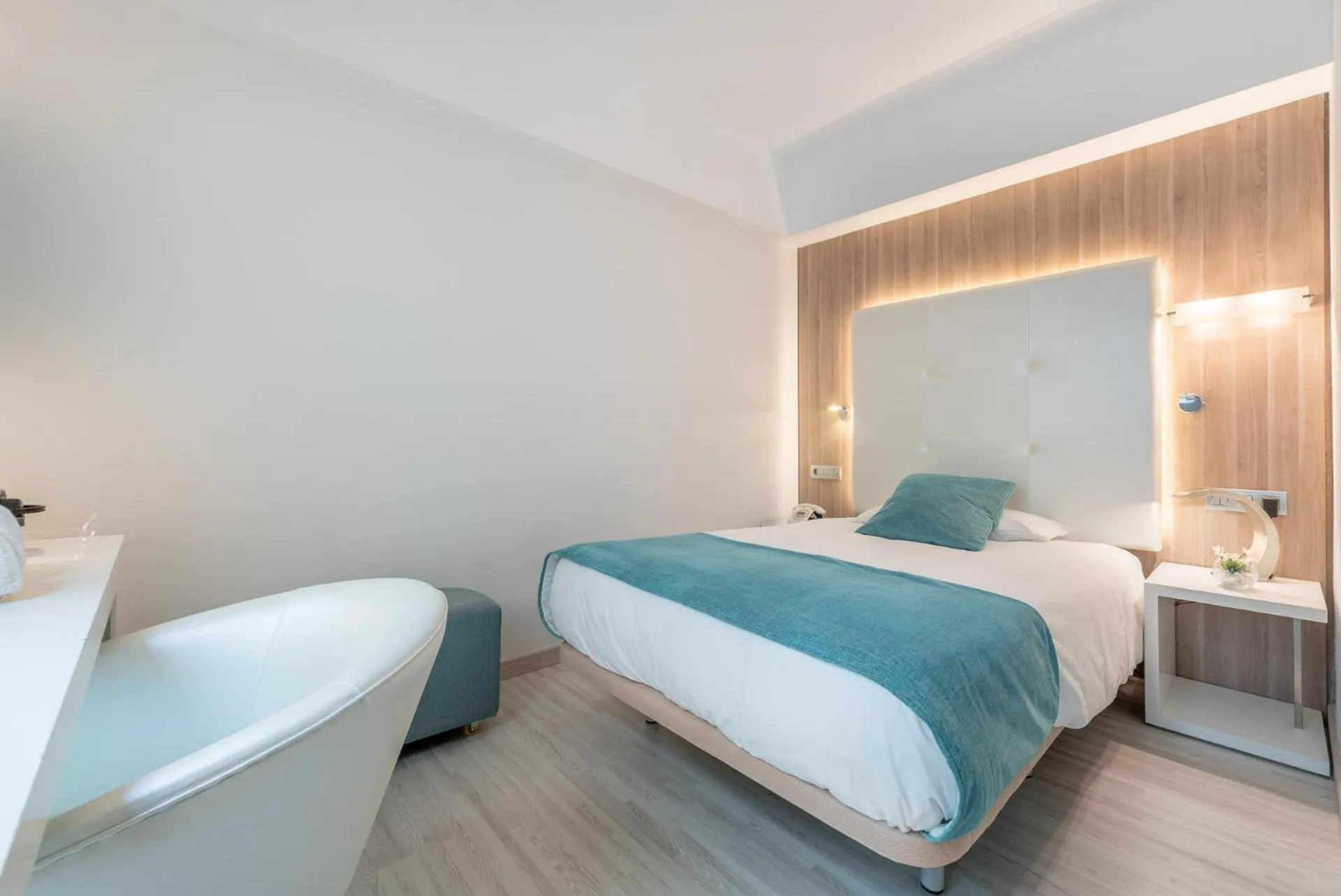 Bedroom, Bed in Kyrat Amarac - Adults Only