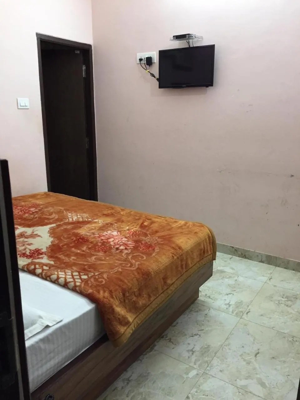 TV/Entertainment Center in Hotel Blue Star