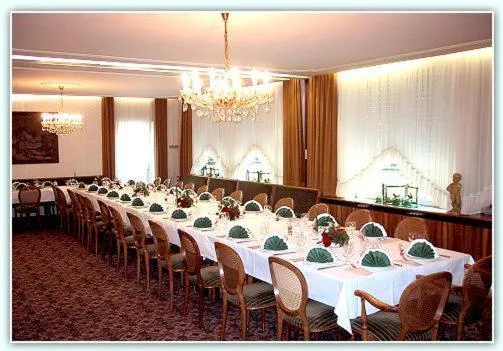 Restaurant/places to eat in Hotel Goldinger