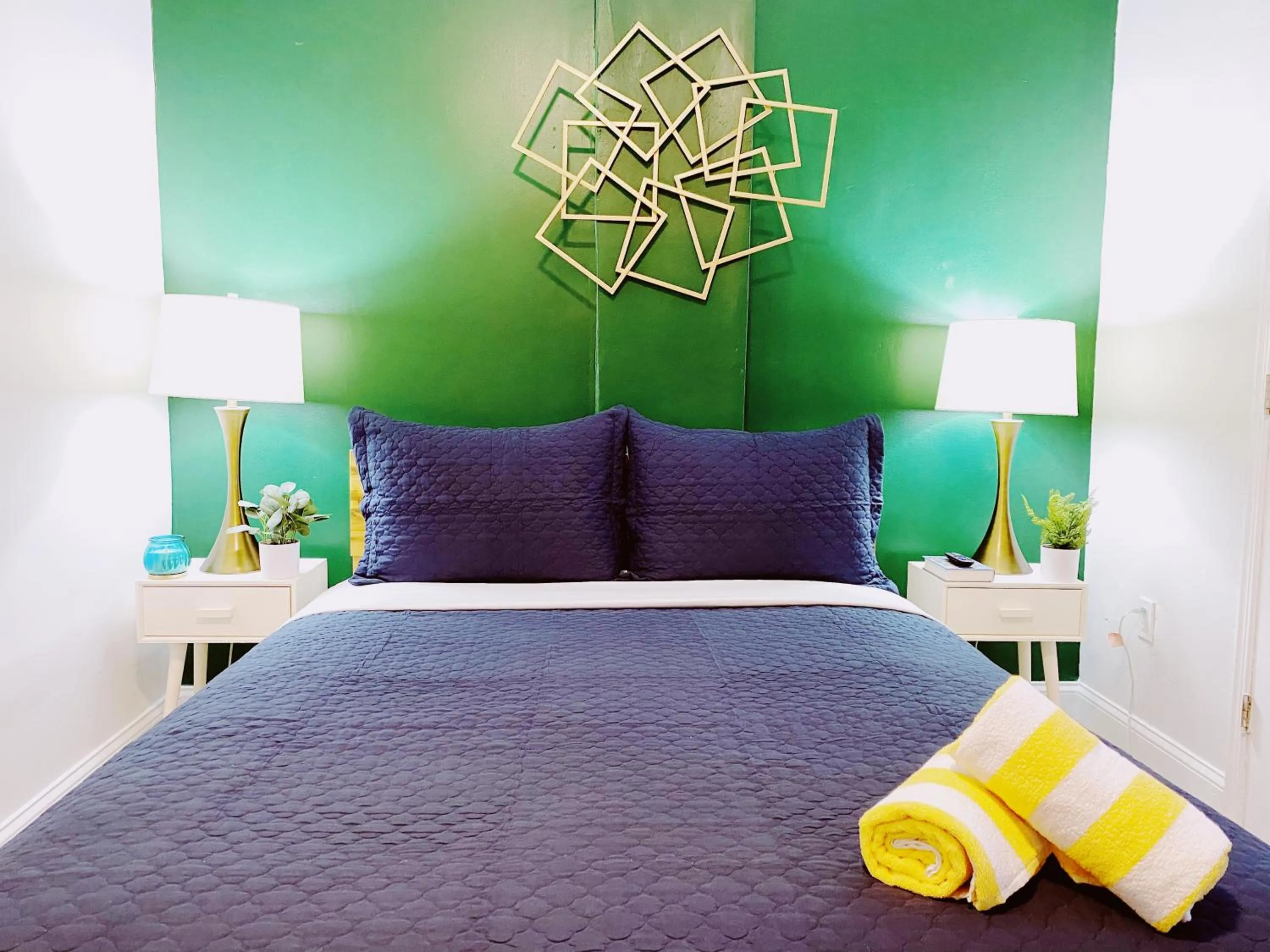 Bed in Miami International by Lowkl