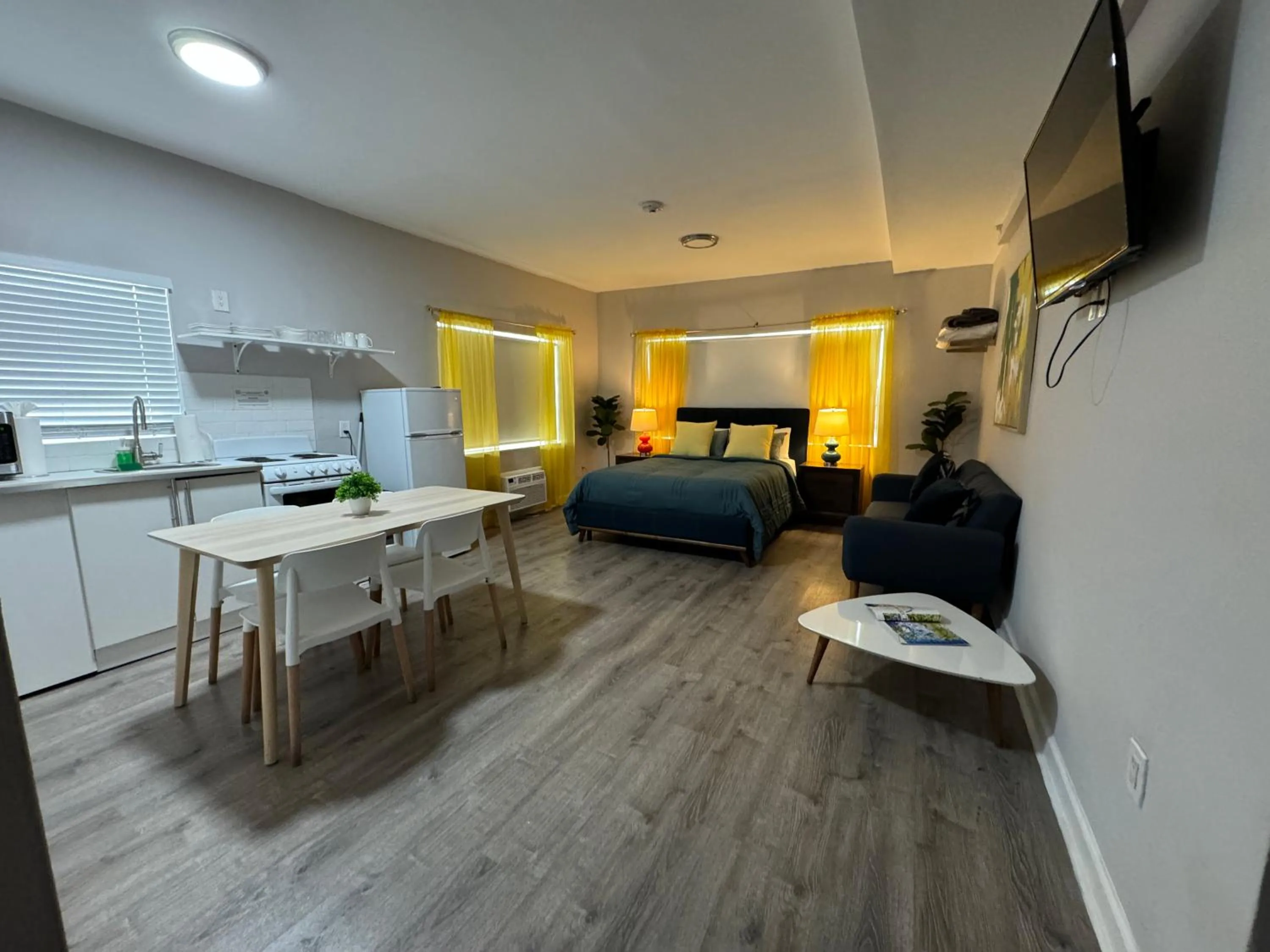 Kitchen or kitchenette in Miami International by Lowkl