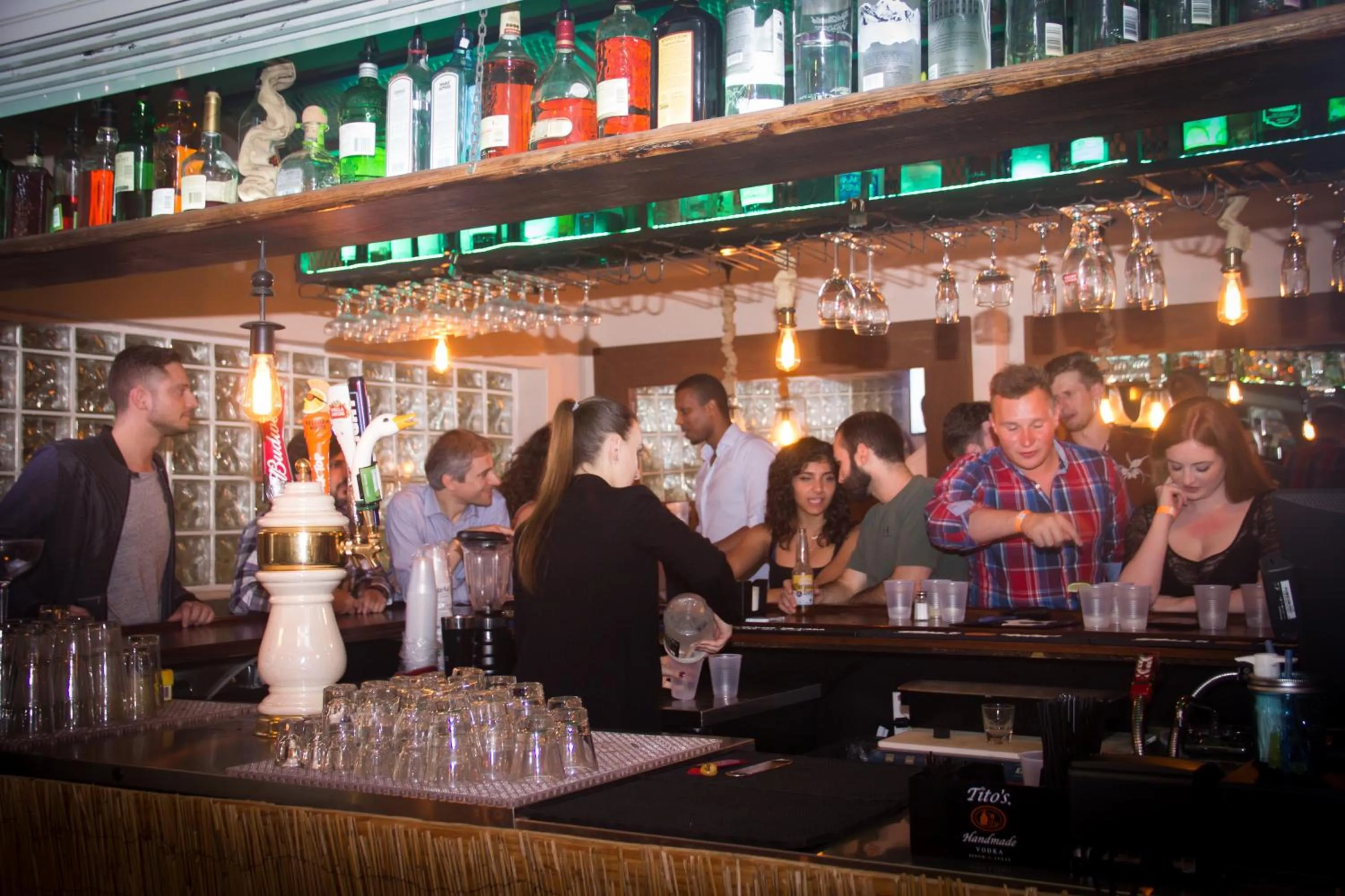 Restaurant/places to eat in Miami International by Lowkl