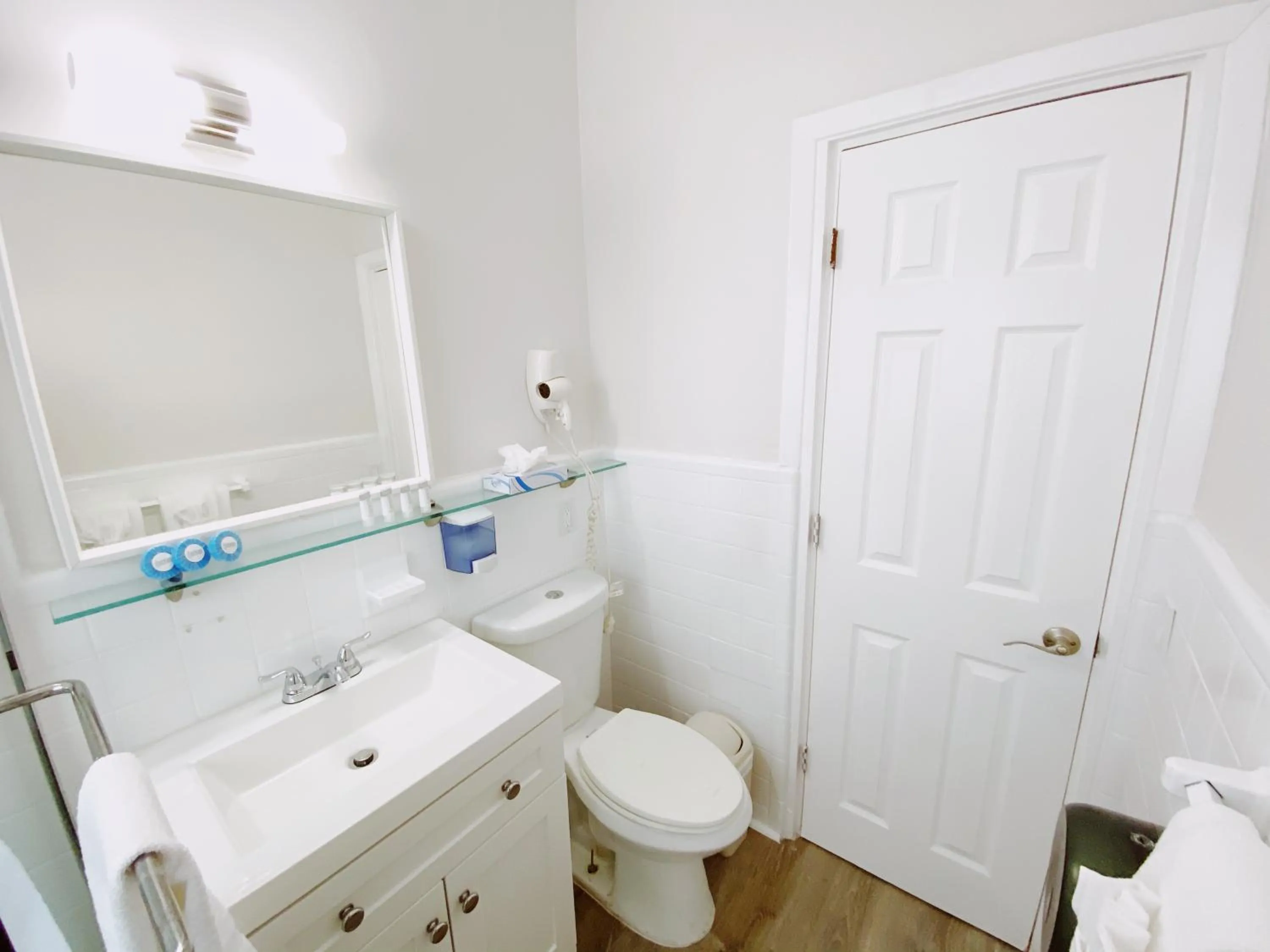 Bathroom in Miami International by Lowkl