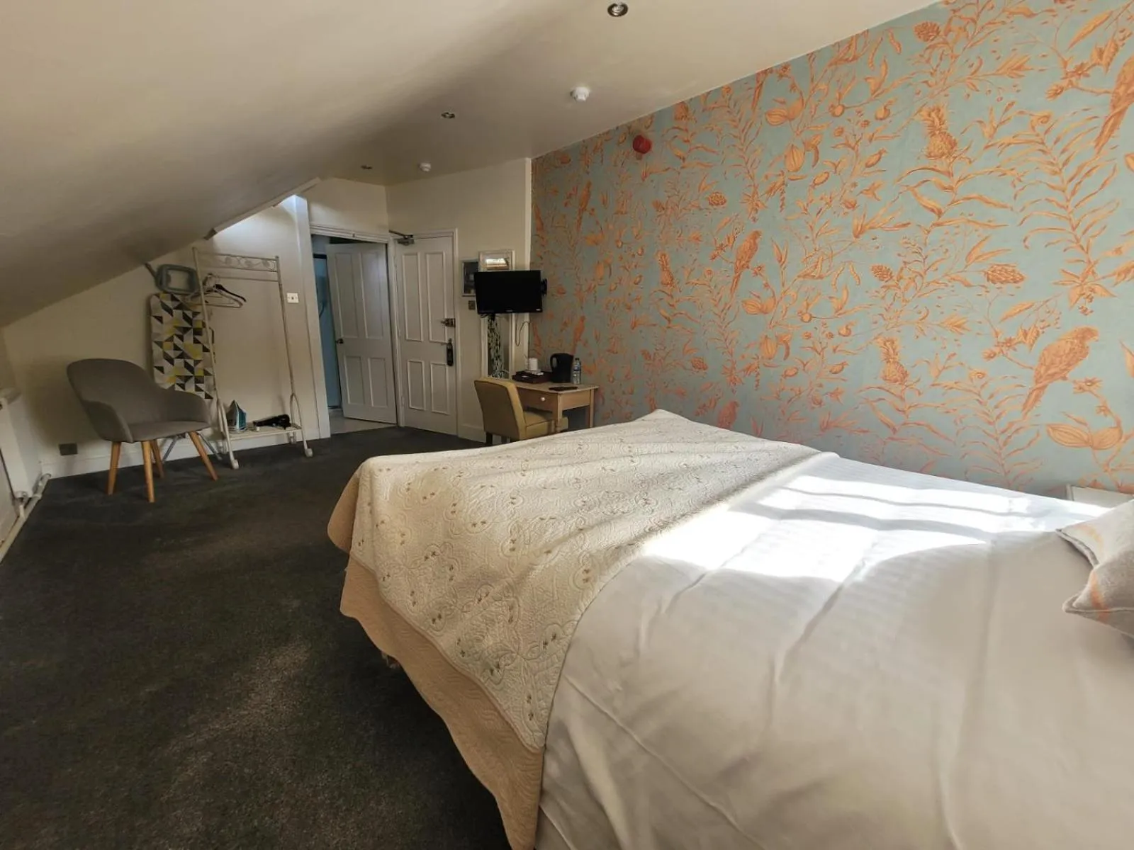 Bedroom, Bed in Three Tuns Ashwell