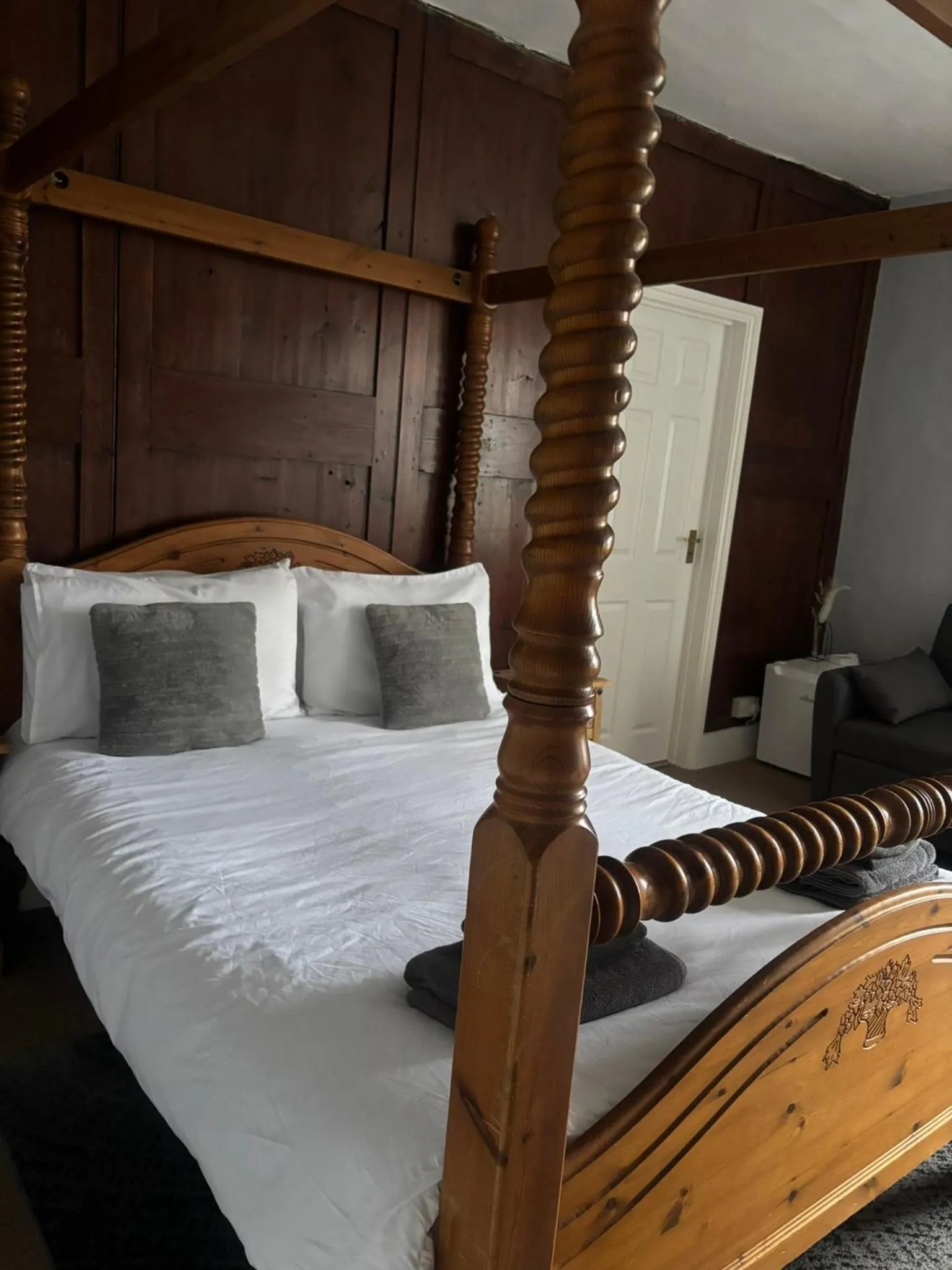 Bed in Three Tuns Ashwell