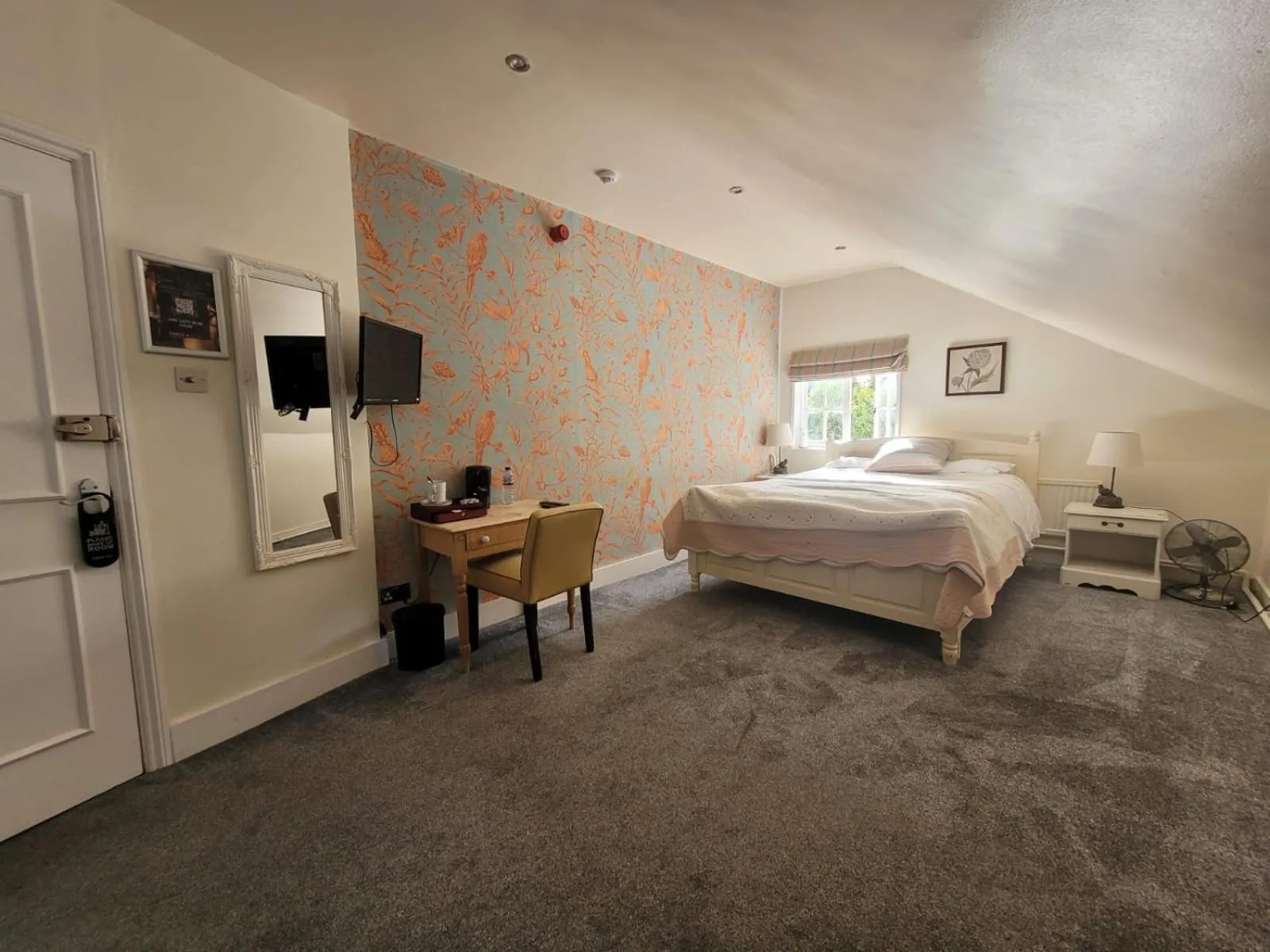 Bedroom, Bed in Three Tuns Ashwell