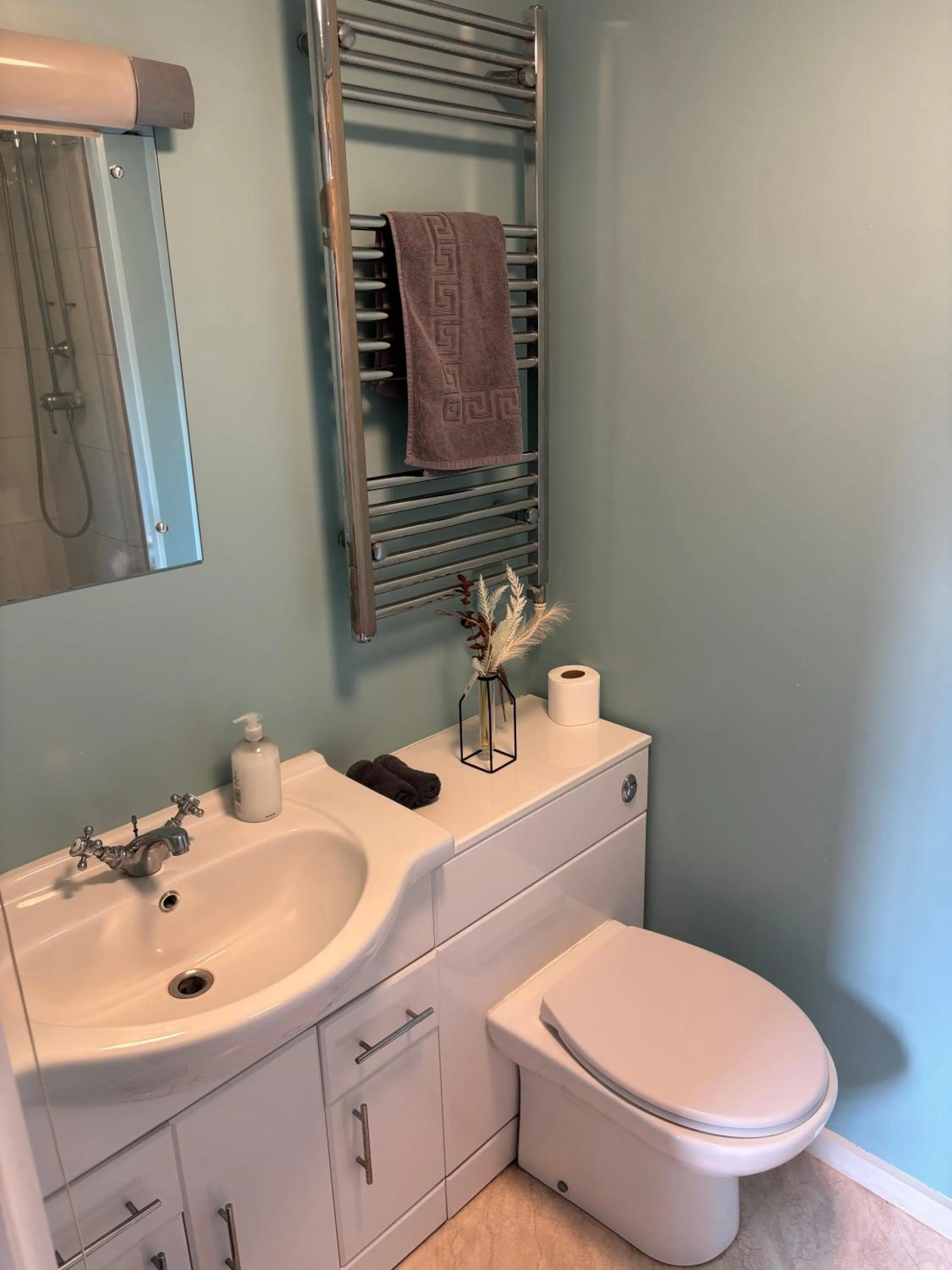 Bathroom in Three Tuns Ashwell