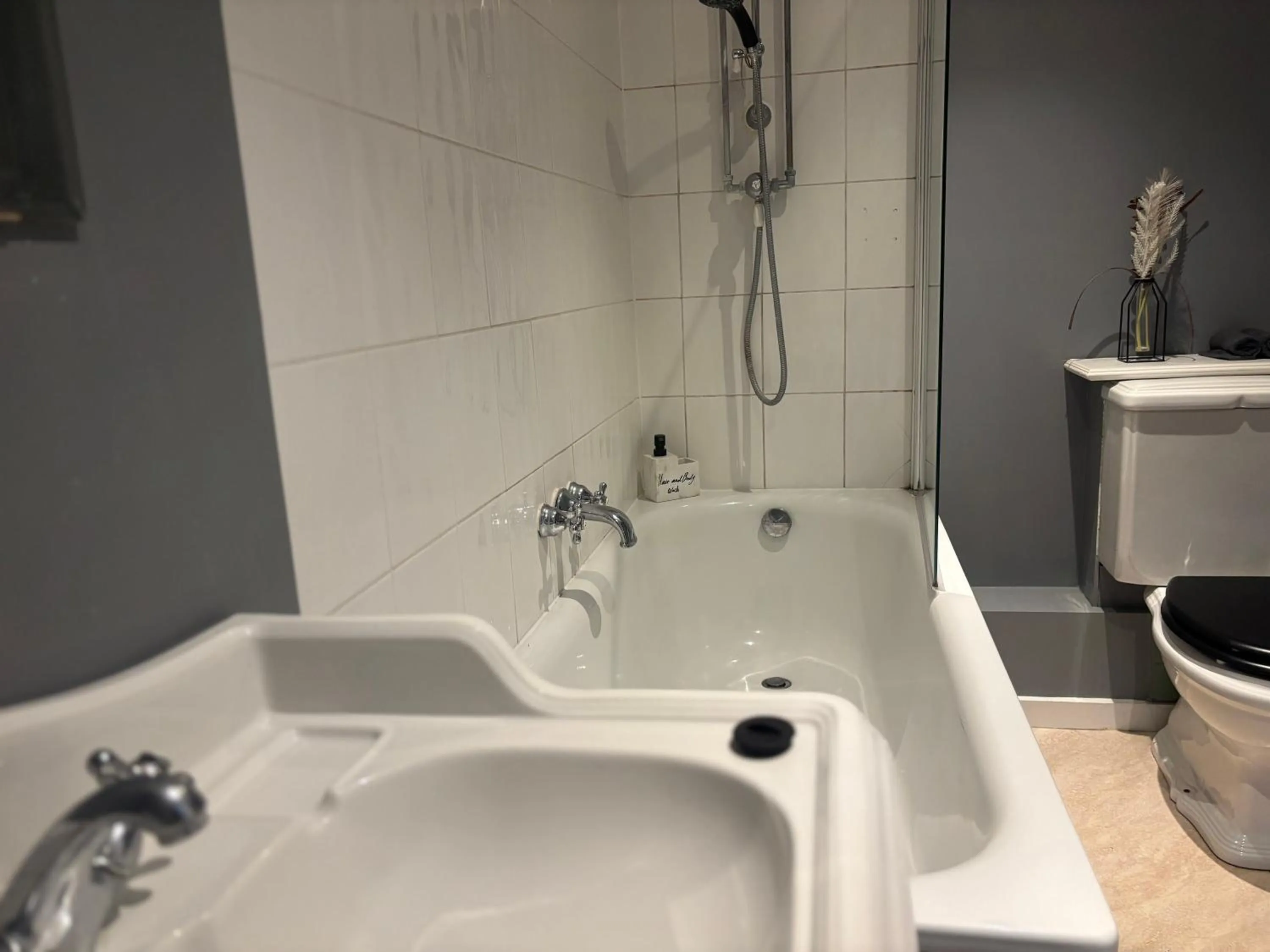 Bathroom in Three Tuns Ashwell