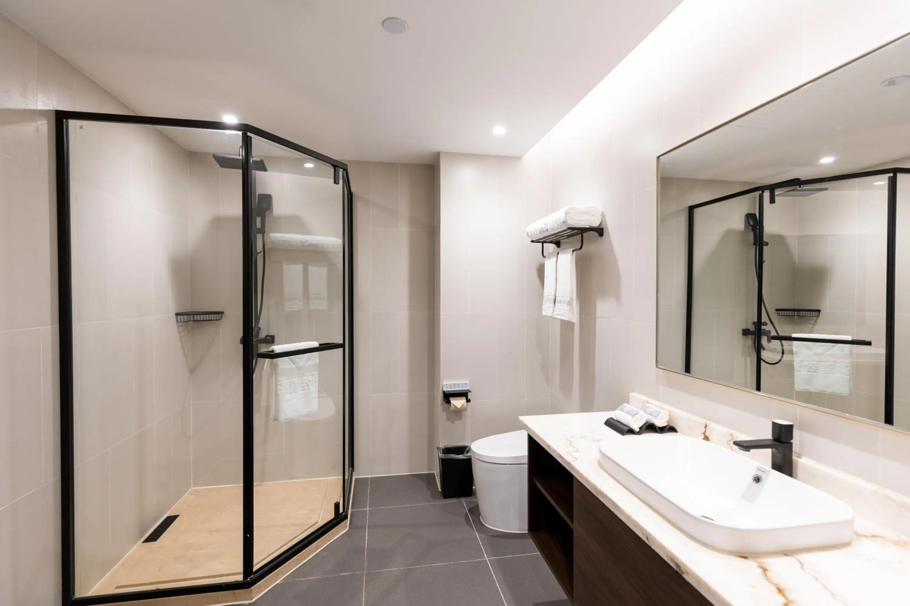 Shower in Dijing Hotel Shanghai