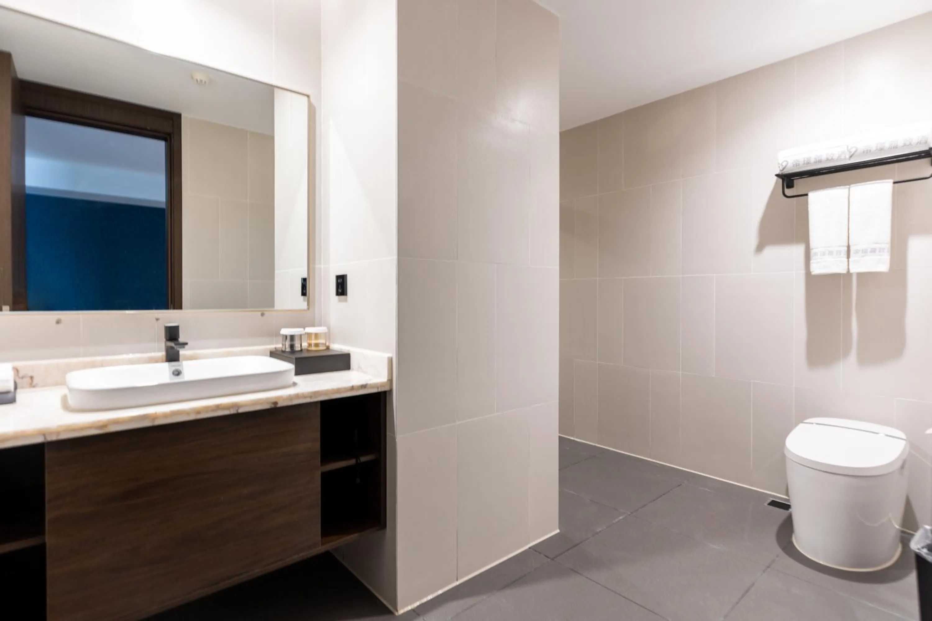 Shower in Dijing Hotel Shanghai