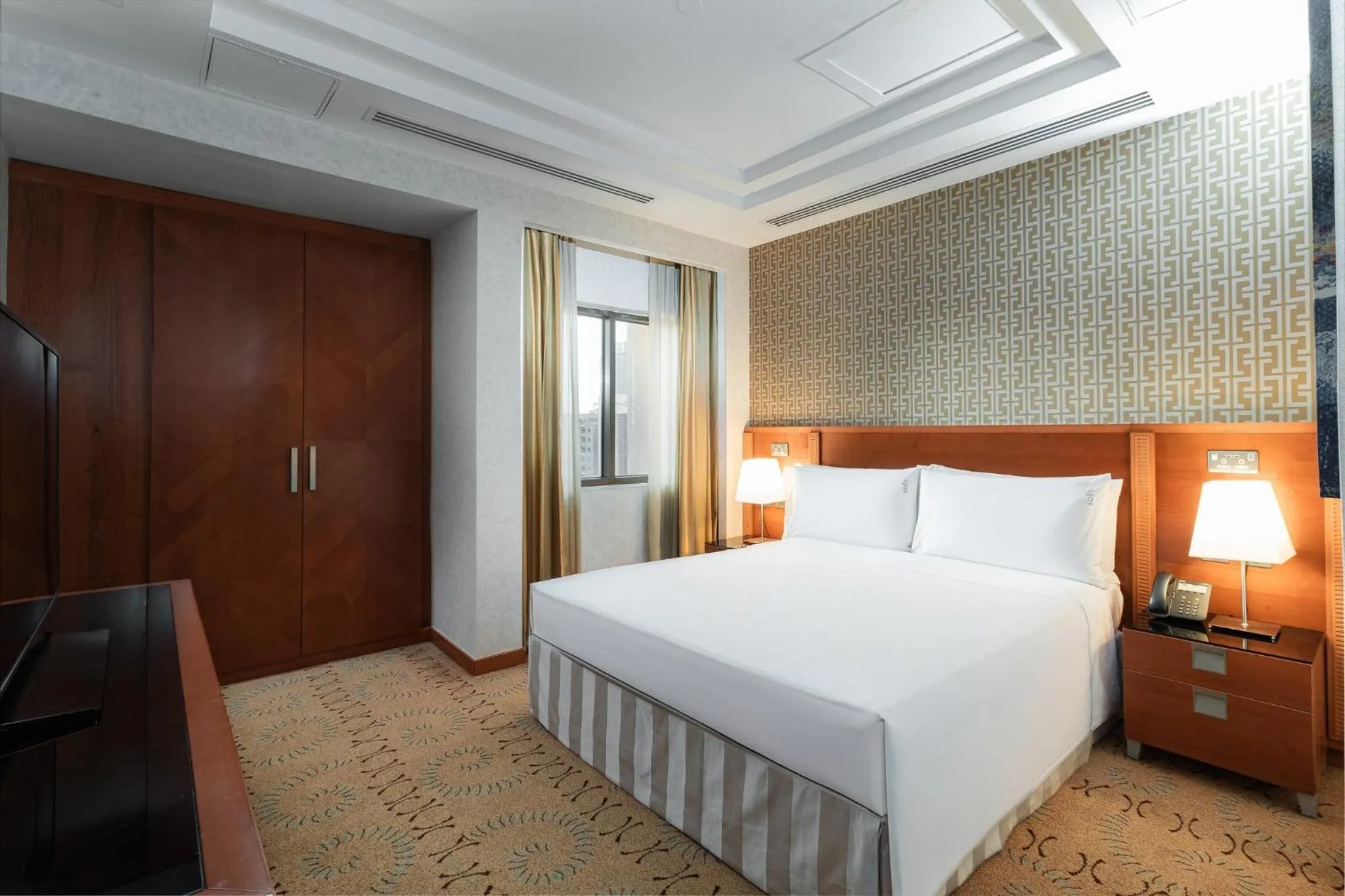 Photo of the whole room, Bed in Holiday Inn Kuwait by IHG