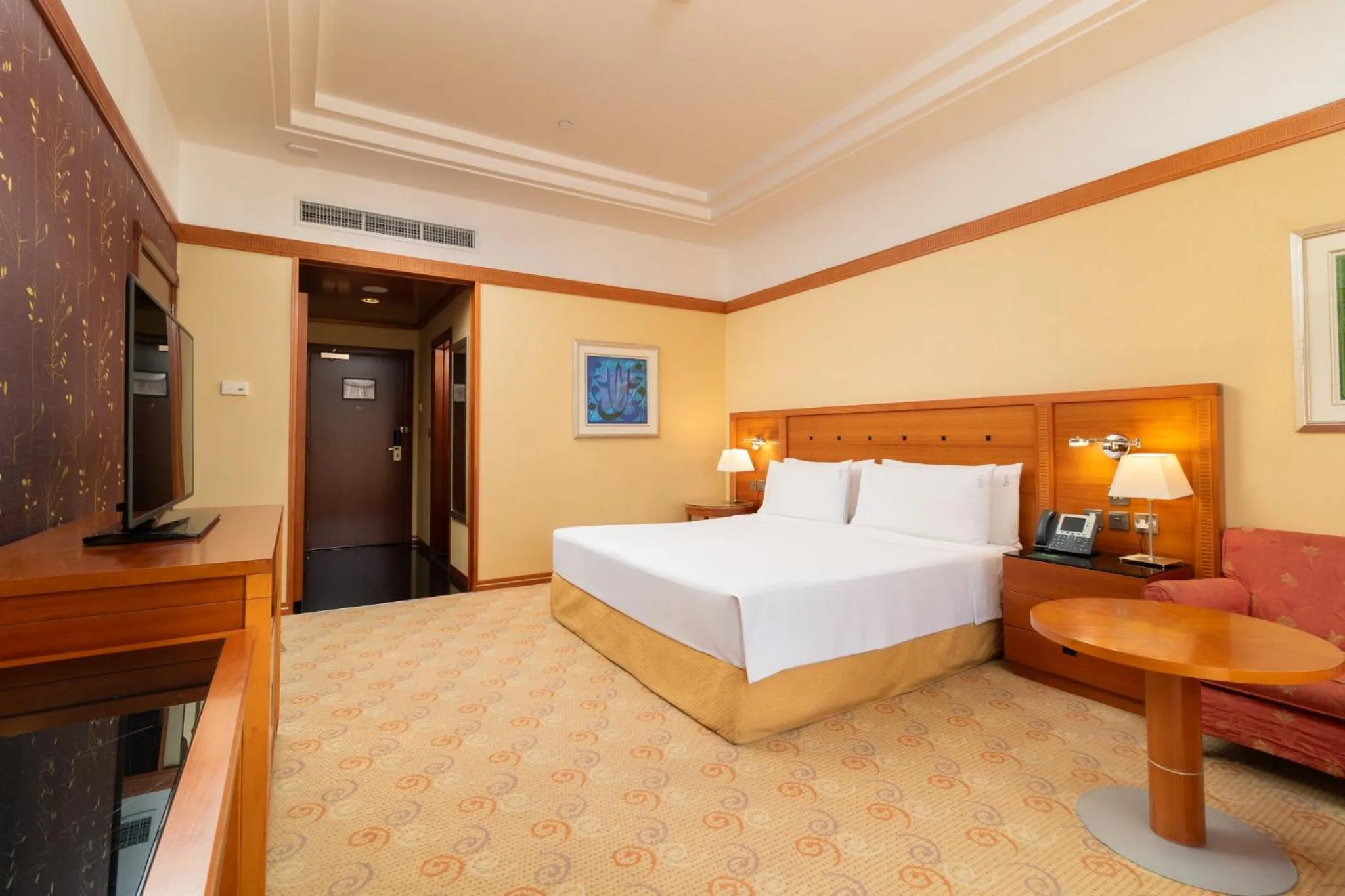 Photo of the whole room, Bed in Holiday Inn Kuwait by IHG