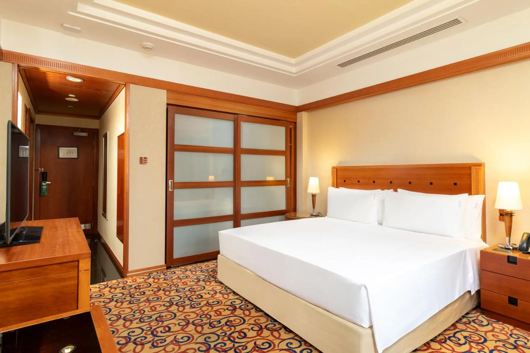 Photo of the whole room, Bed in Holiday Inn Kuwait by IHG