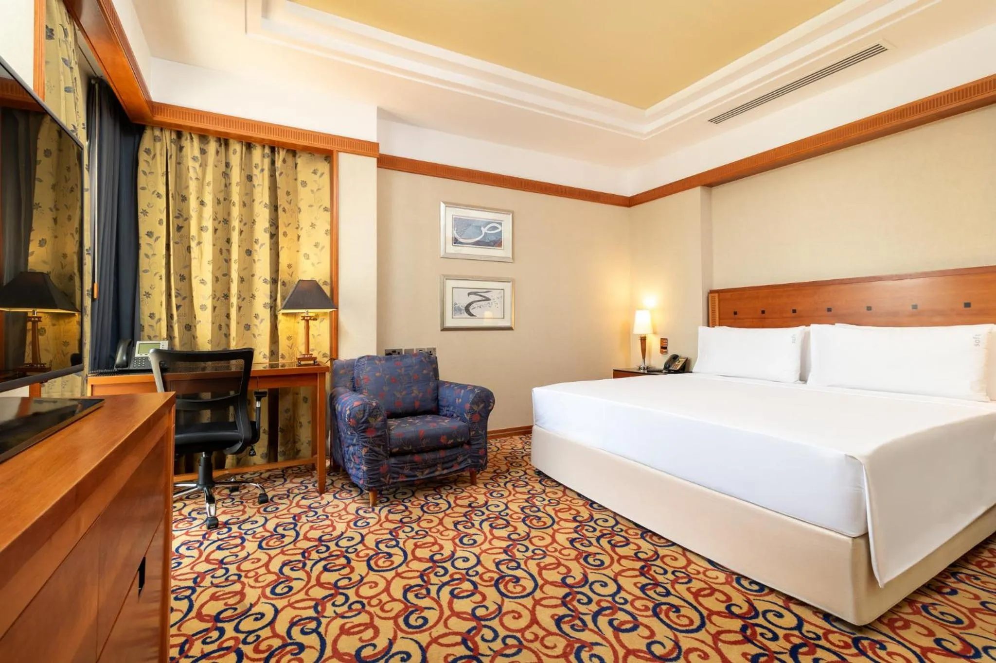 Photo of the whole room, Bed in Holiday Inn Kuwait by IHG