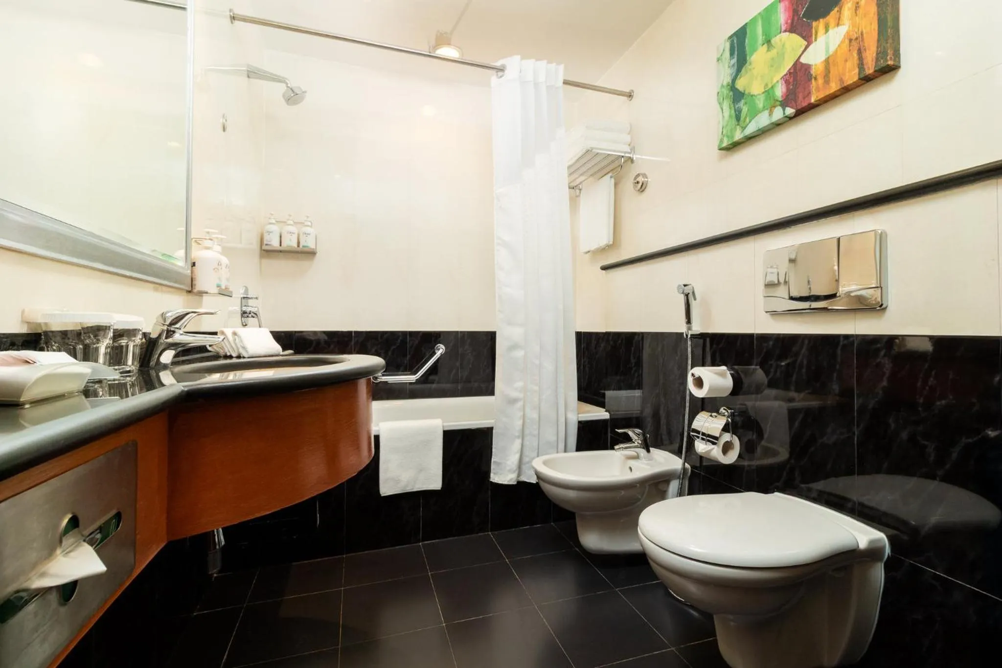 Photo of the whole room in Holiday Inn Kuwait by IHG