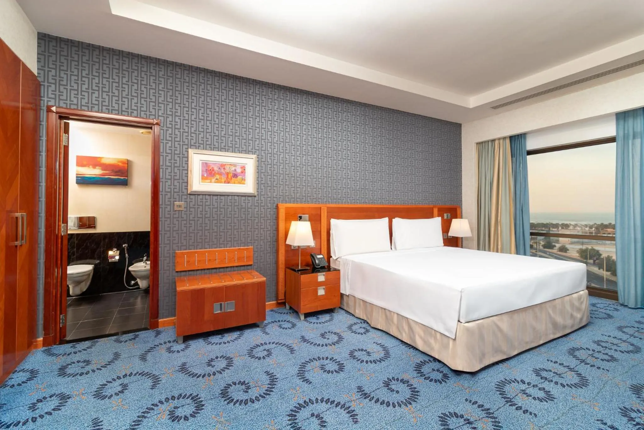 Photo of the whole room, Bed in Holiday Inn Kuwait by IHG