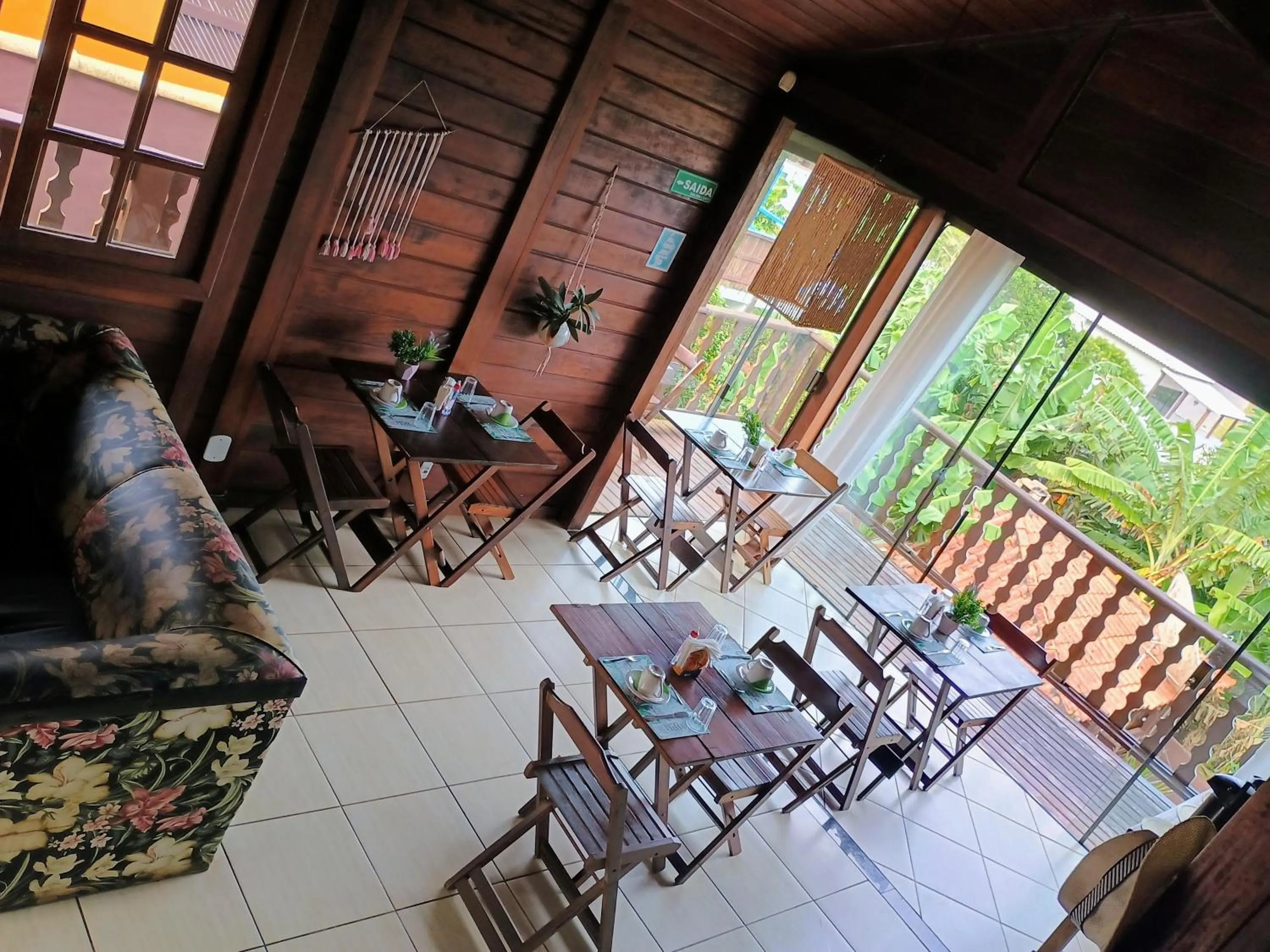 Dining area in Namorada Brava Guest House